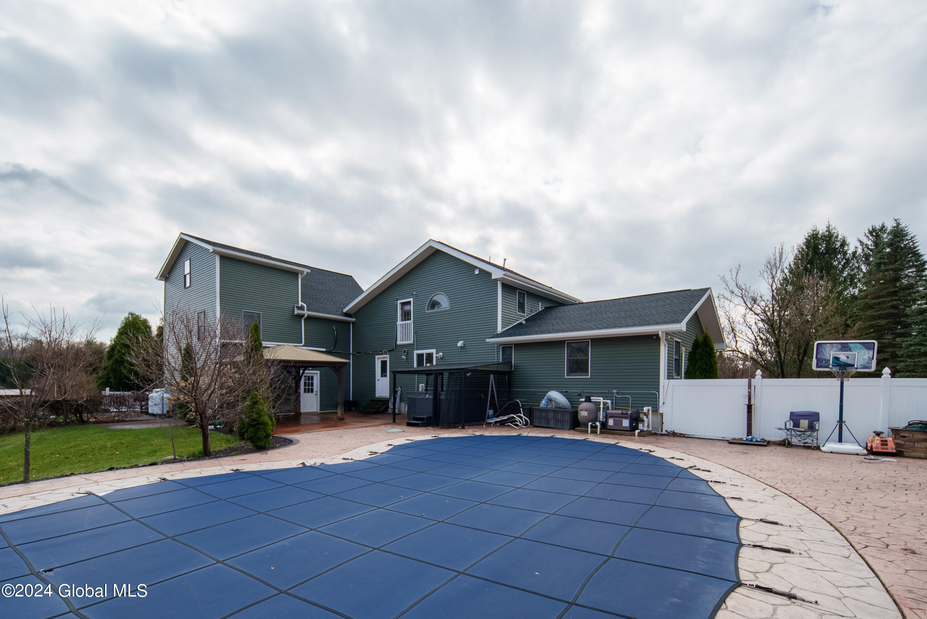 111 PERRY Lane
