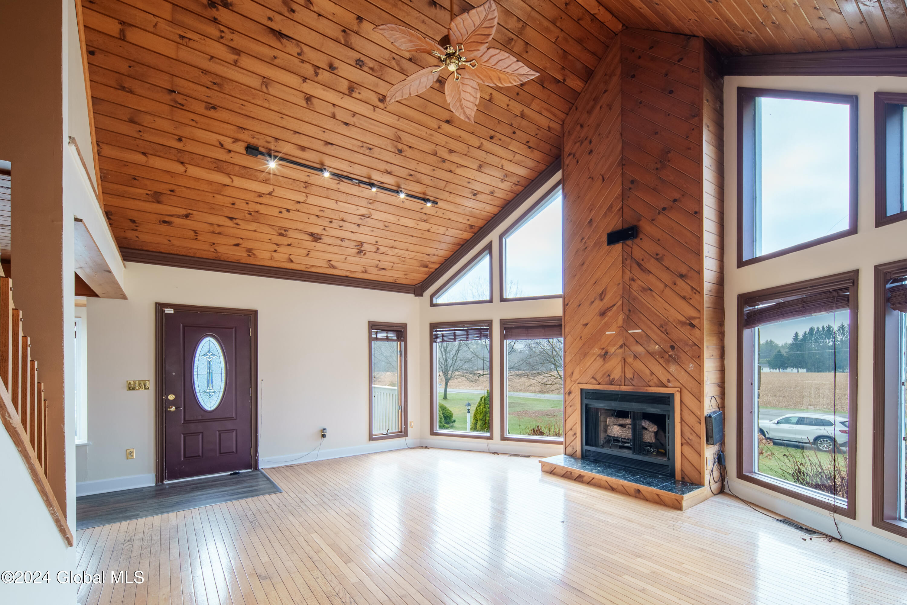 111 PERRY Lane