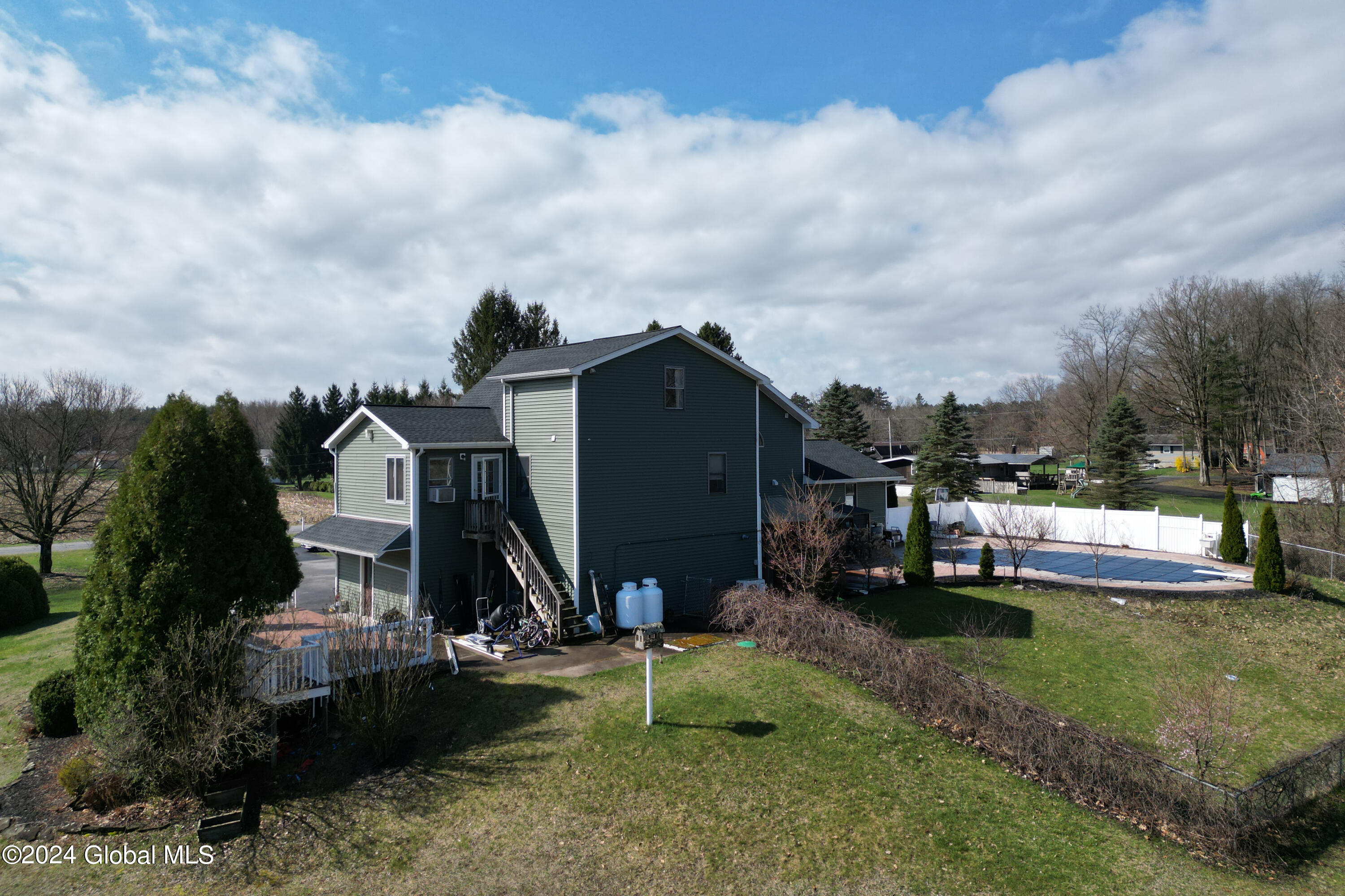 111 PERRY Lane