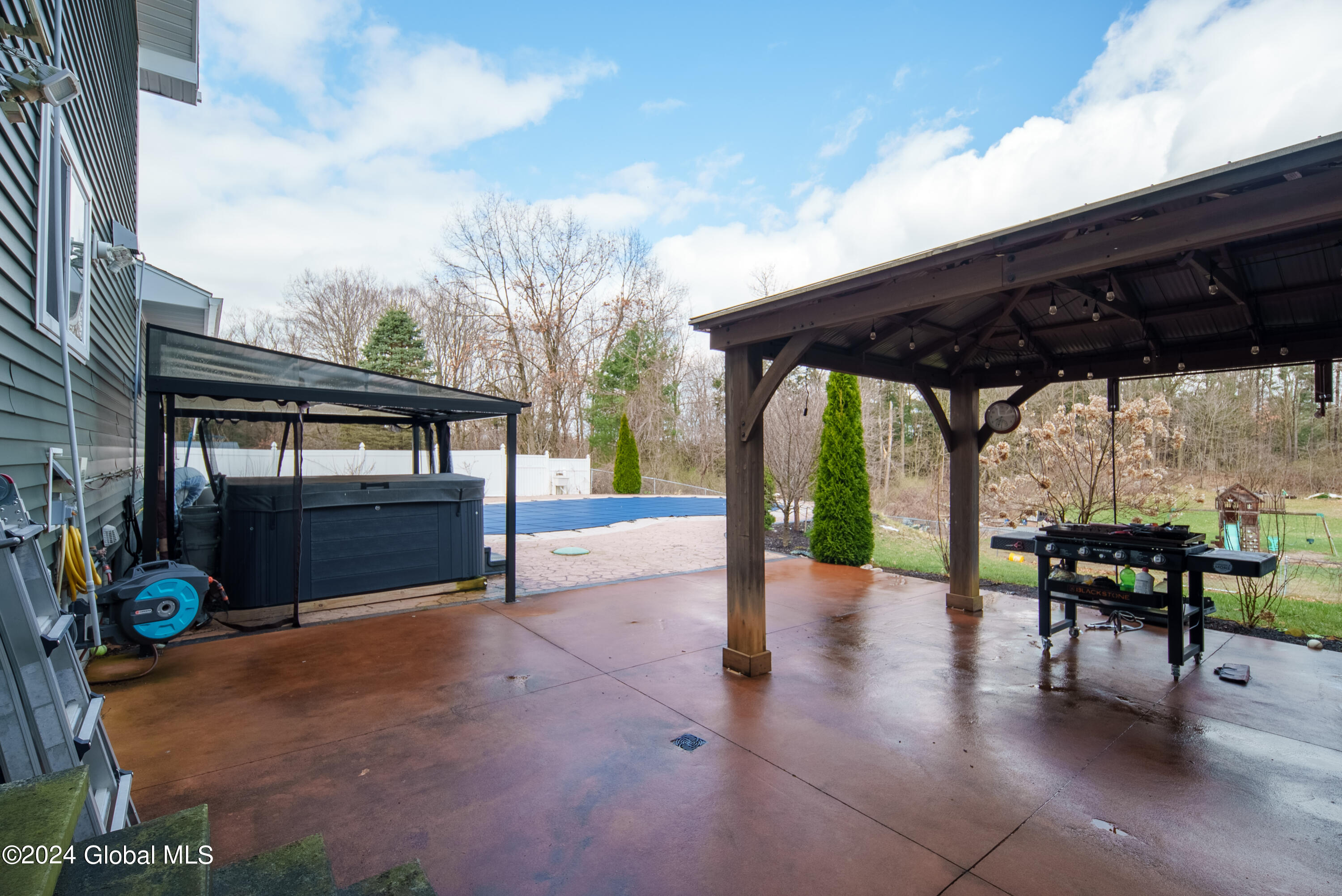 111 PERRY Lane