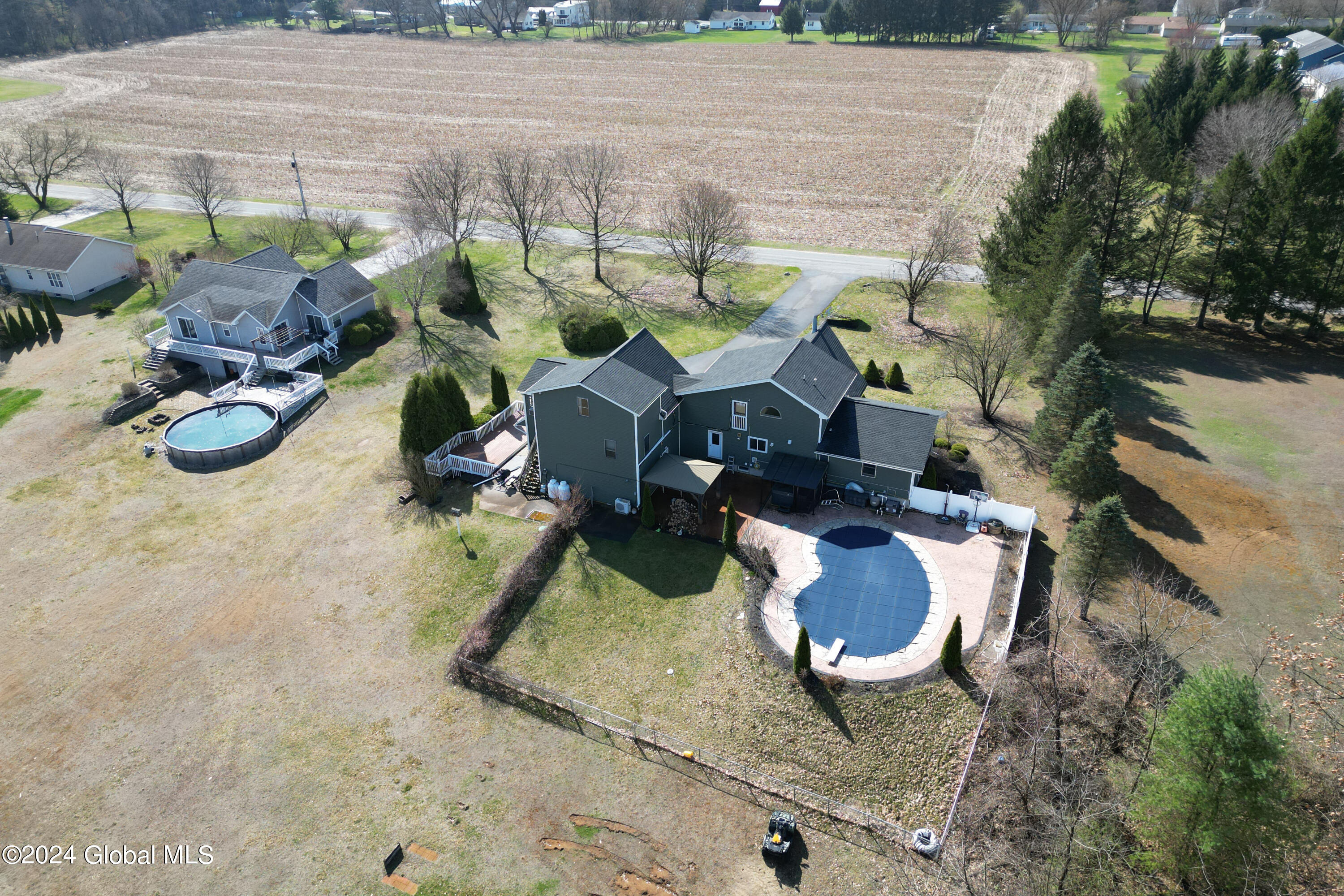 111 PERRY Lane
