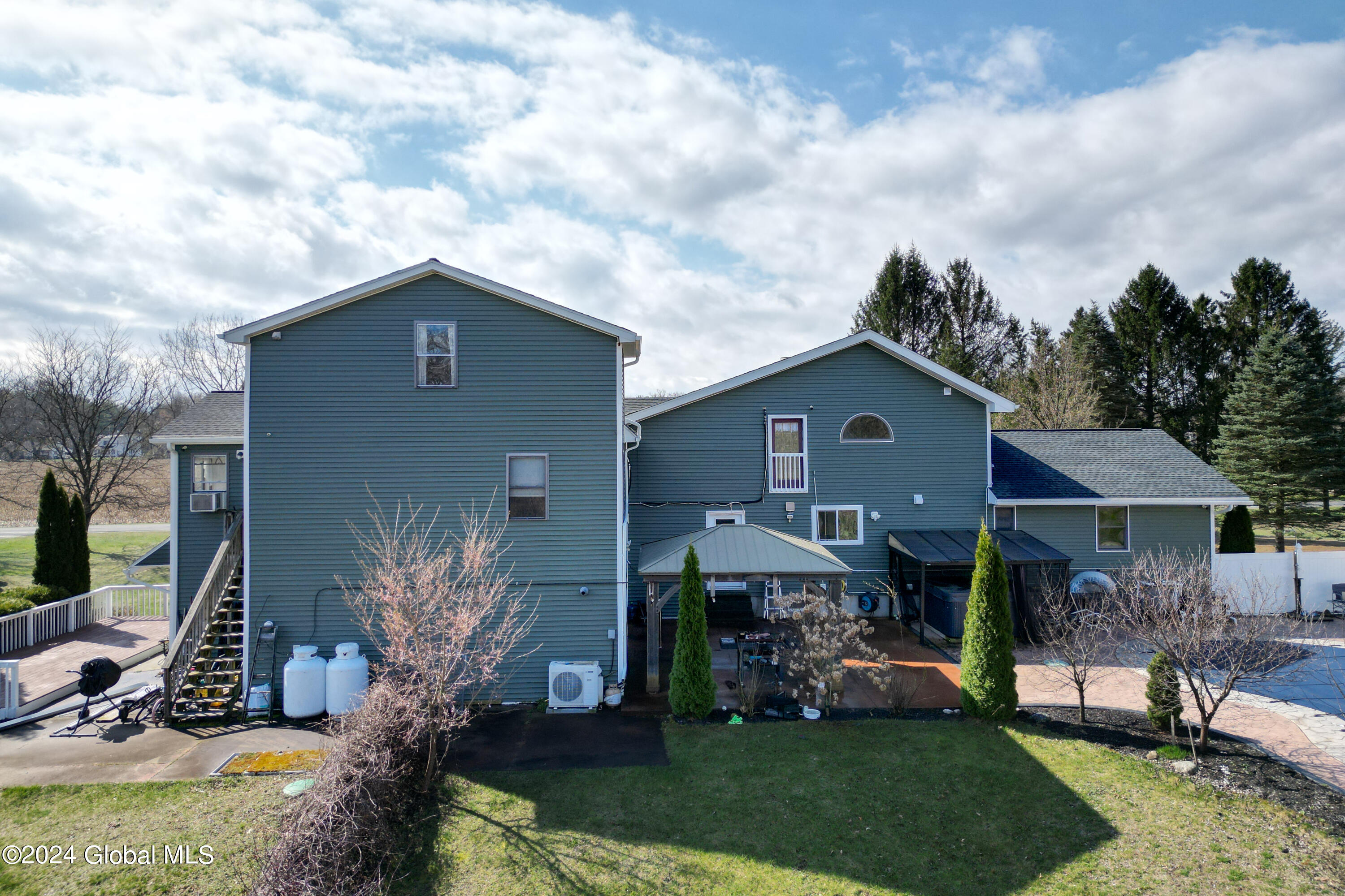 111 PERRY Lane