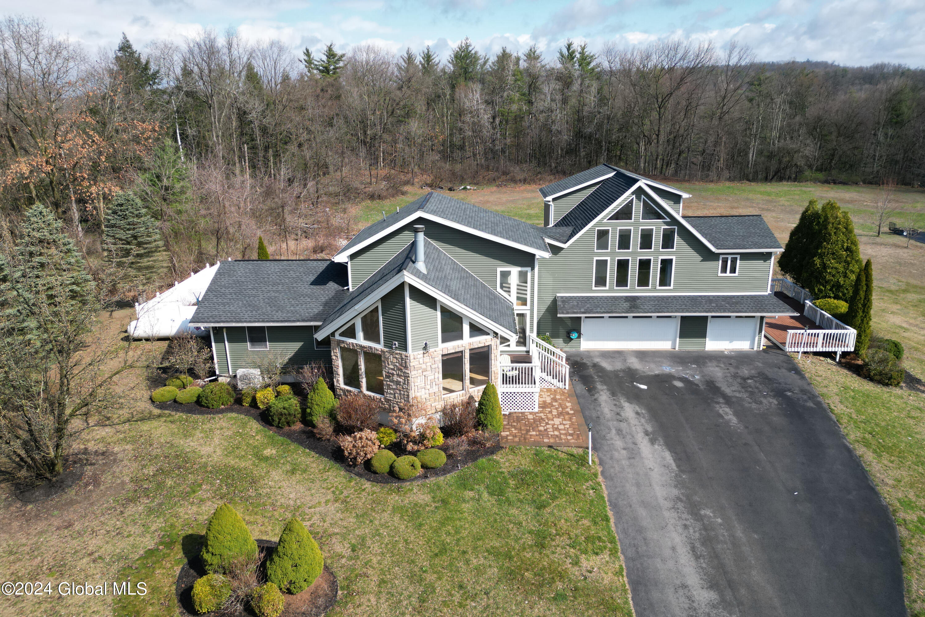 111 PERRY Lane