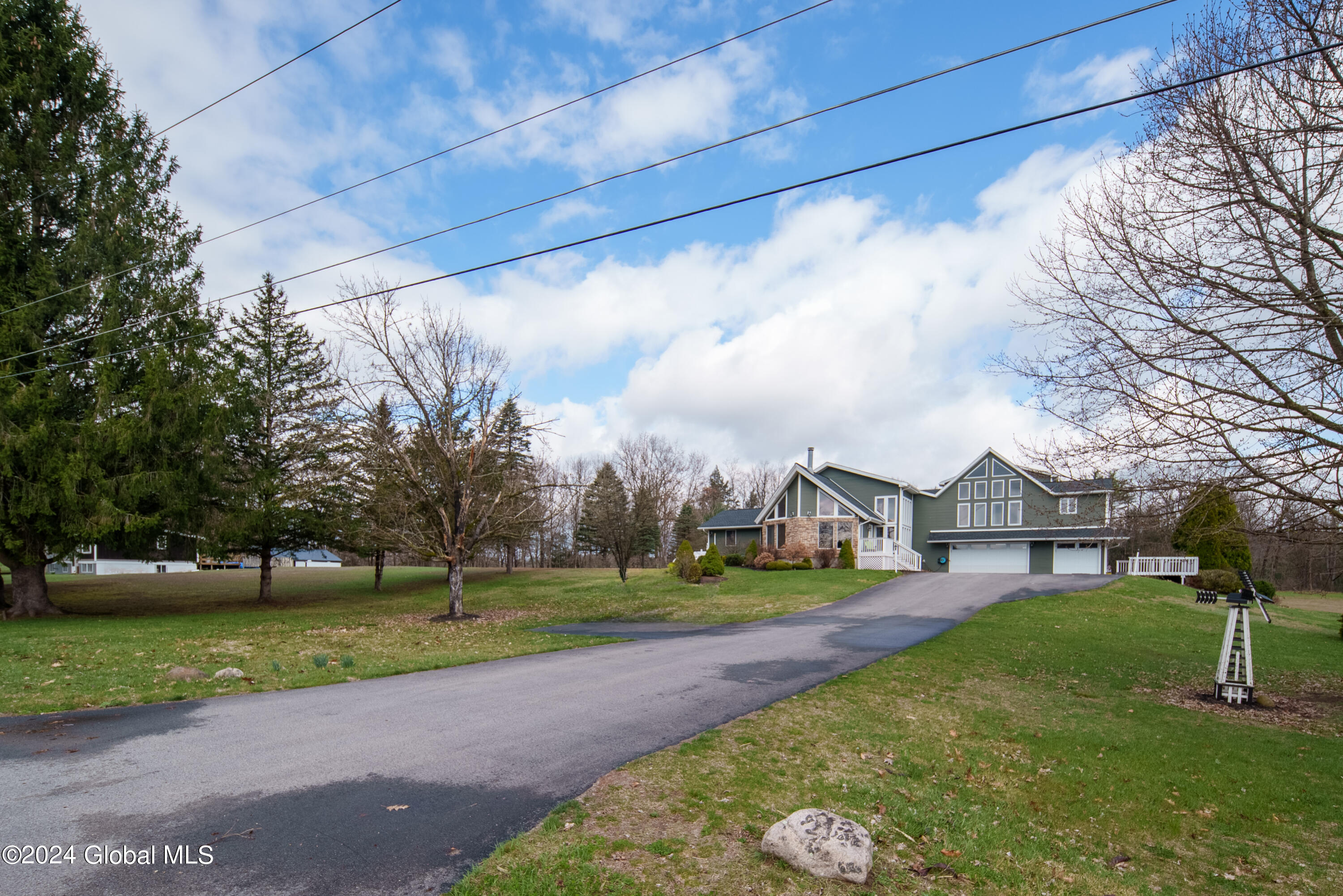 111 PERRY Lane