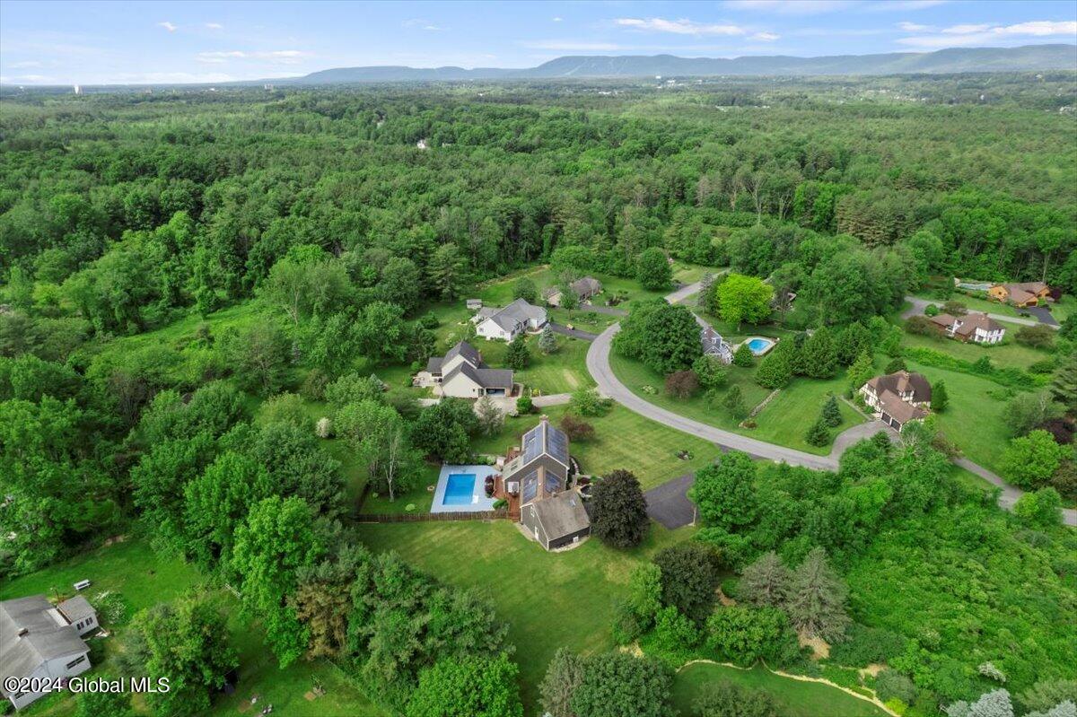 16 Cobblestone Drive