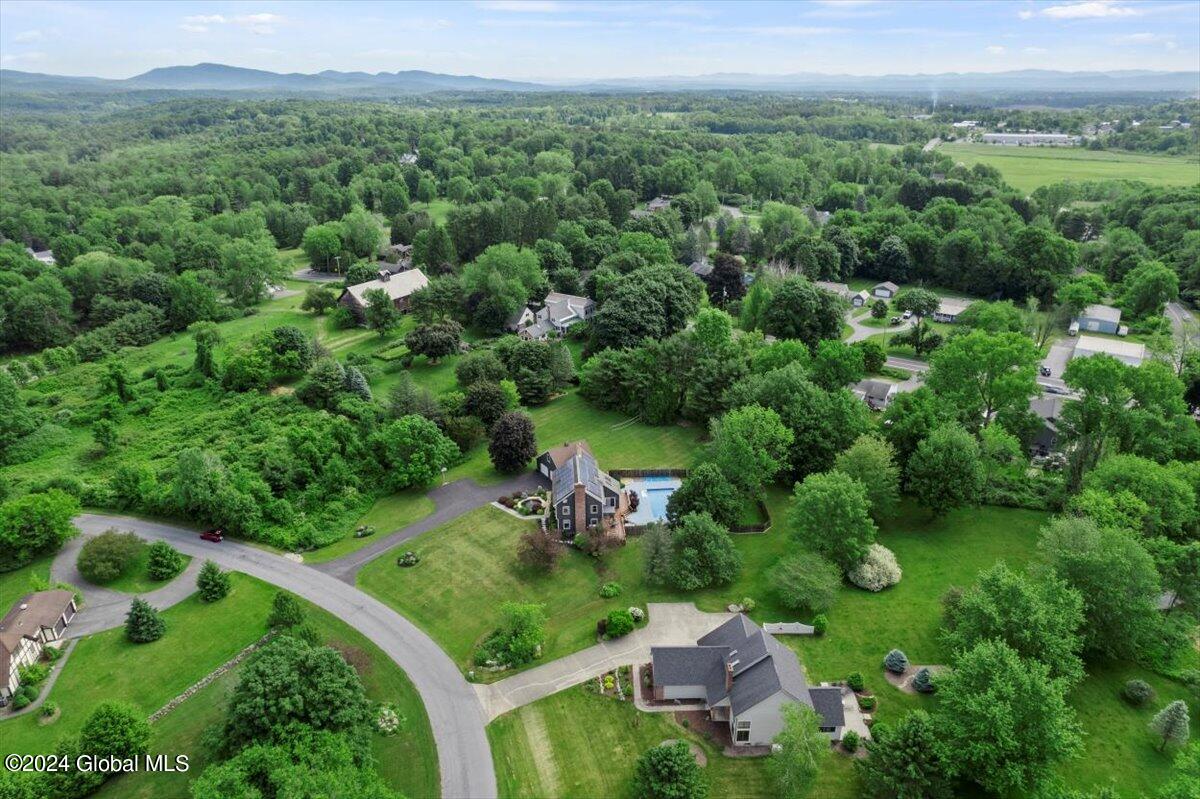 16 Cobblestone Drive