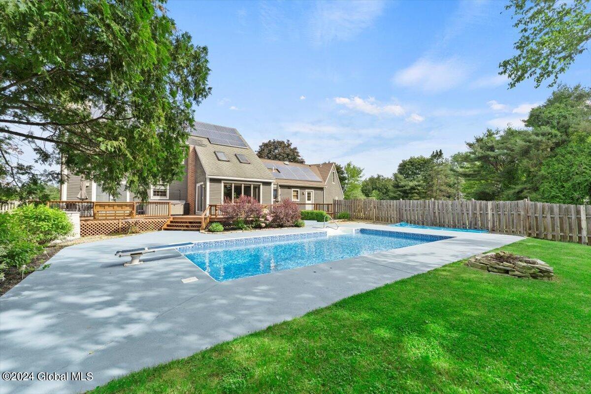 16 Cobblestone Drive