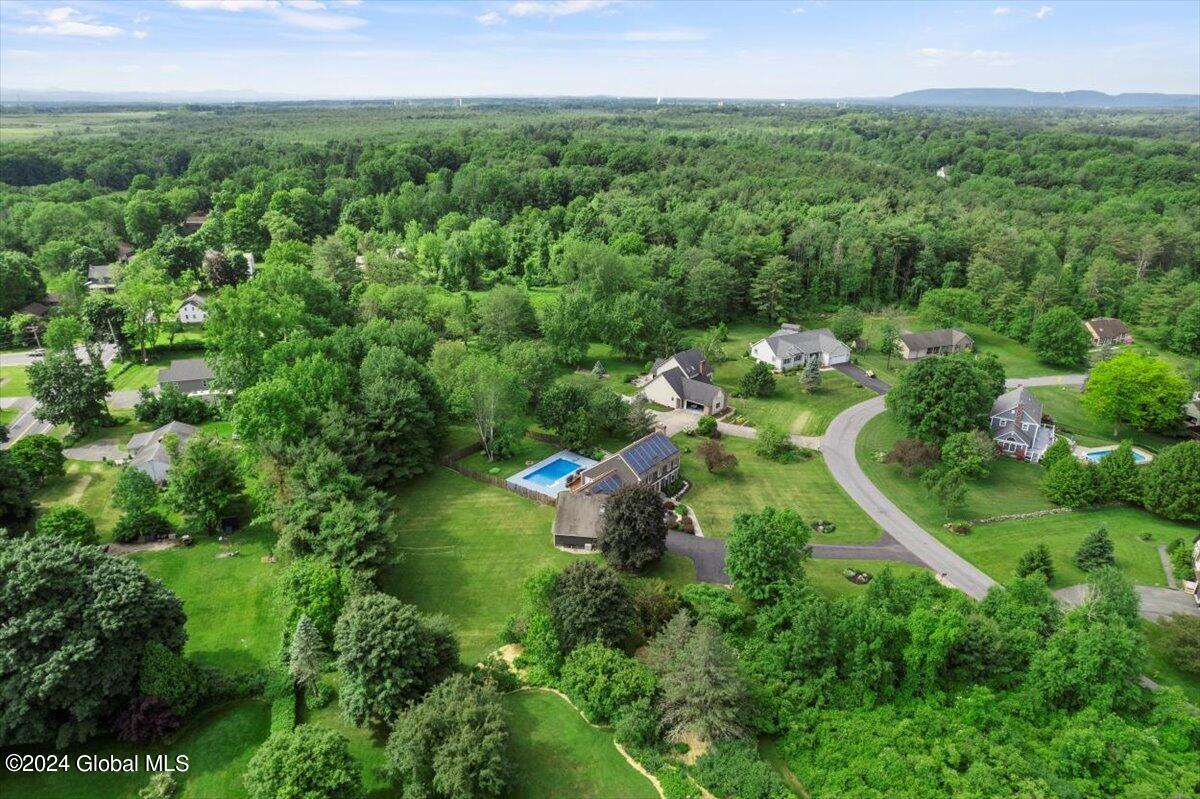 16 Cobblestone Drive