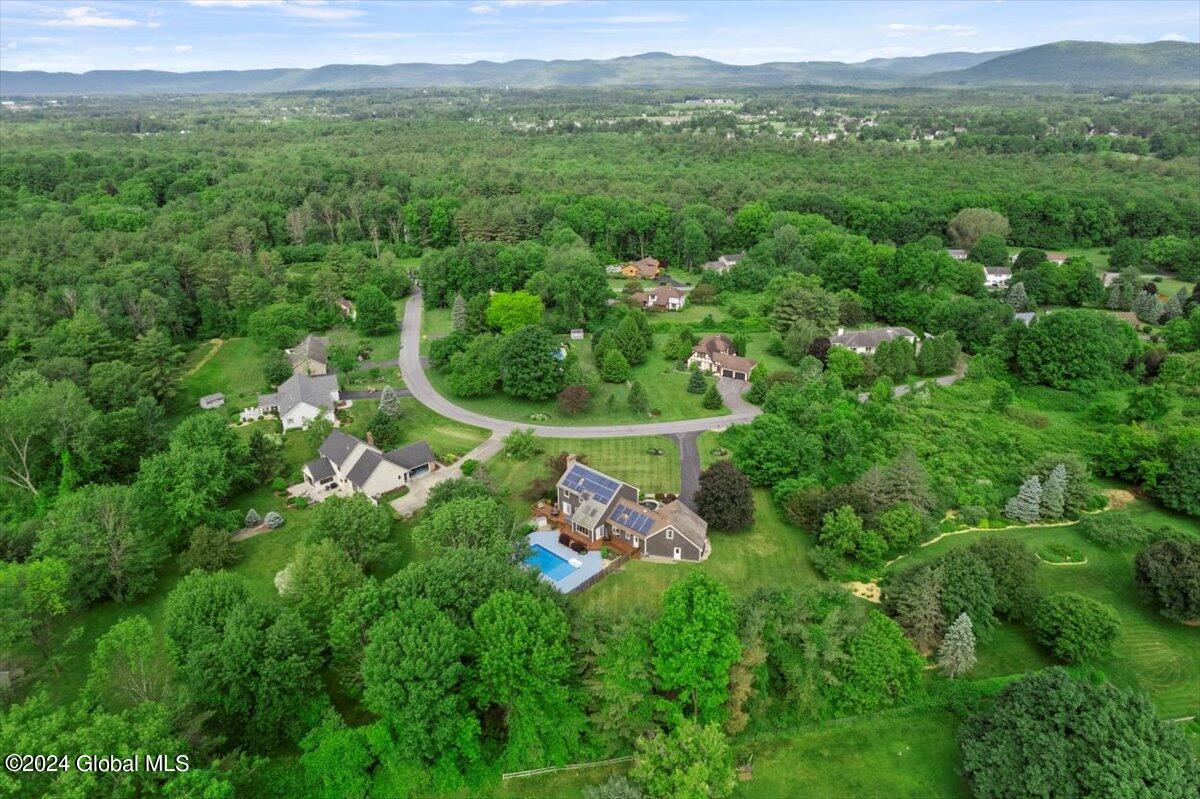 16 Cobblestone Drive