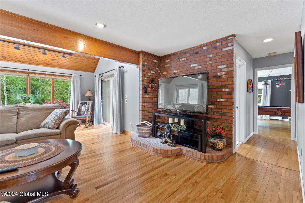 16 Cobblestone Drive