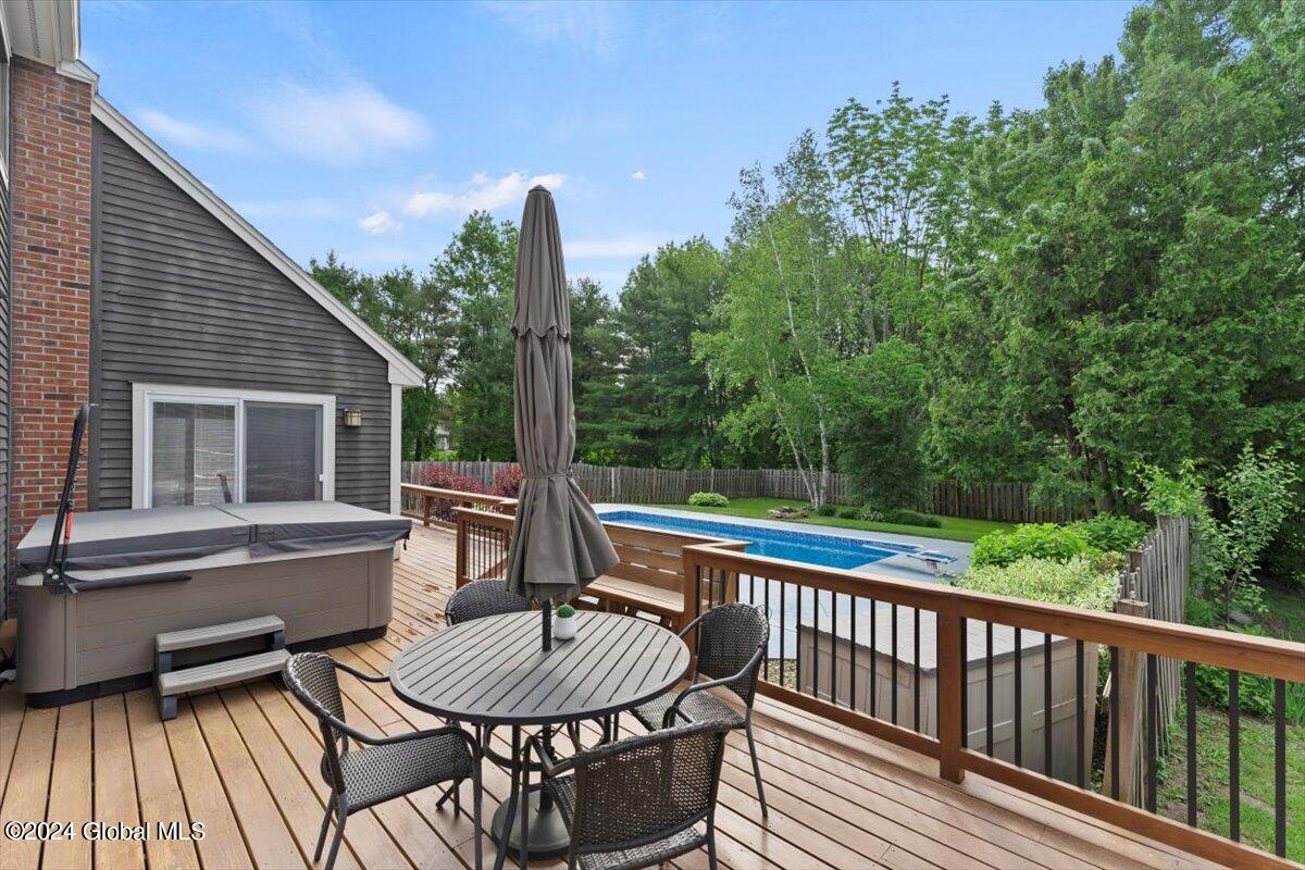 16 Cobblestone Drive