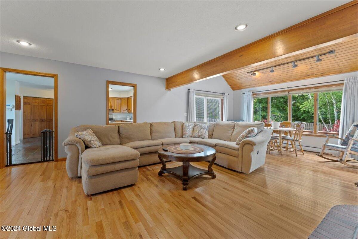 16 Cobblestone Drive