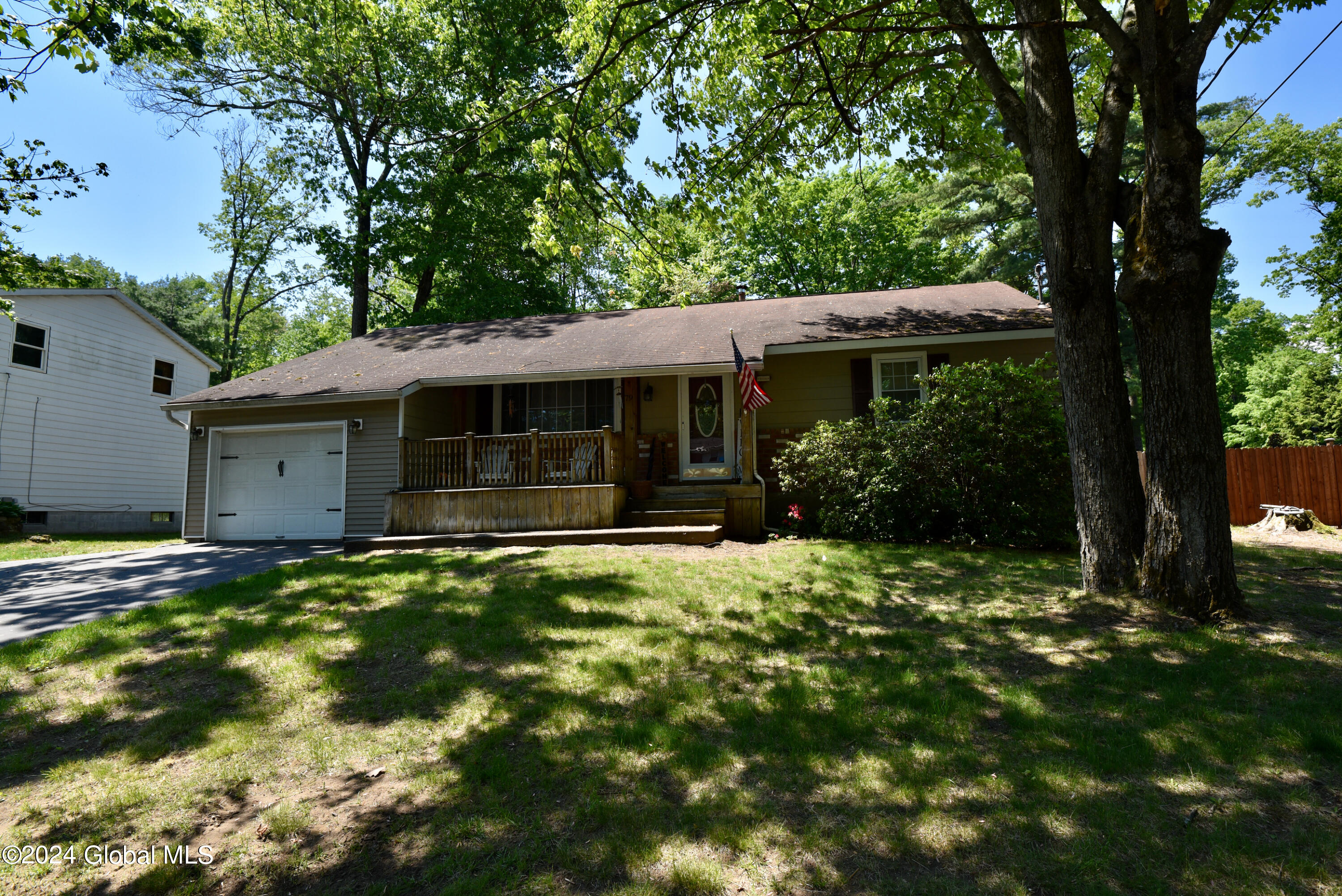 79 Hathorn Boulevard