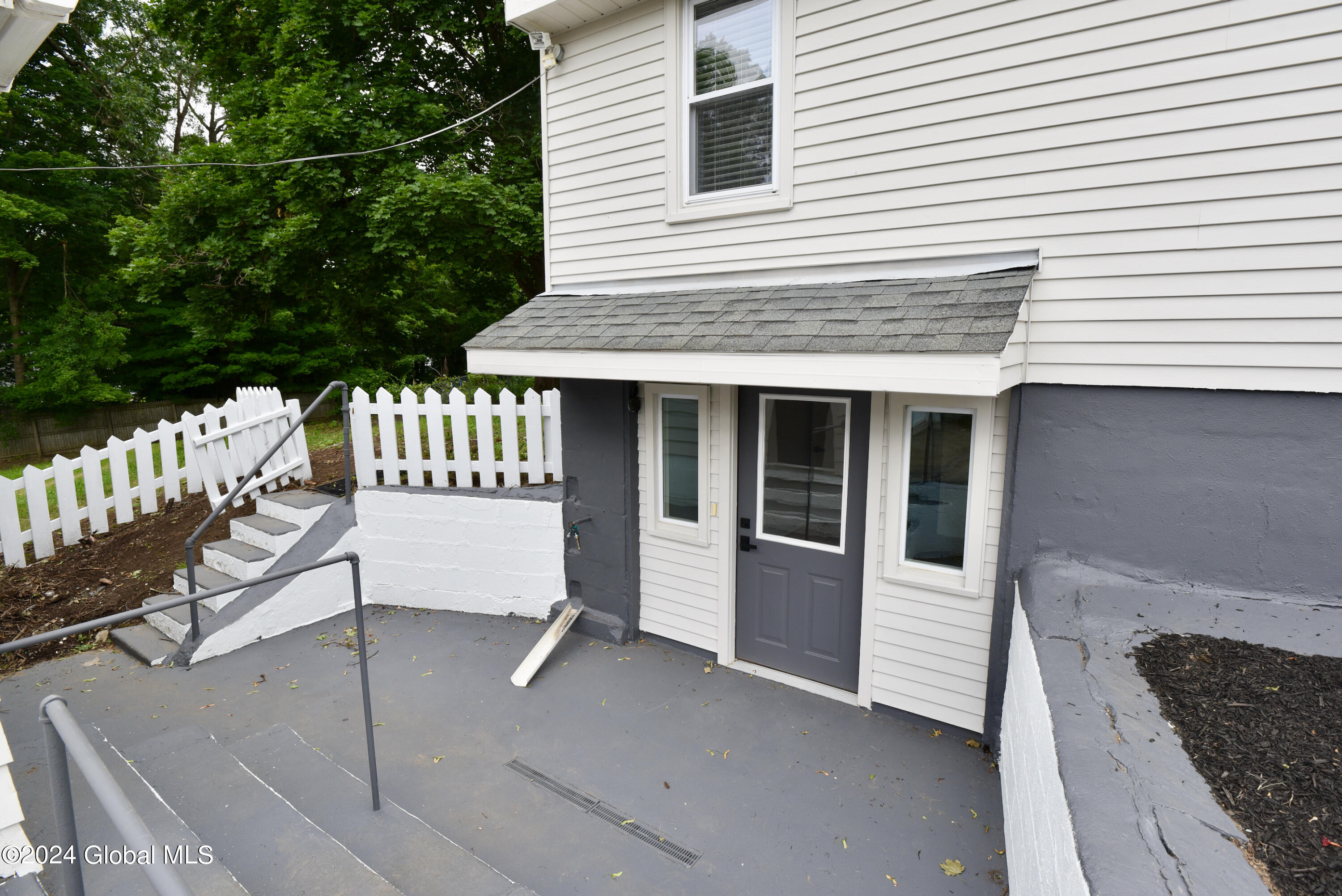 77 Middle Street