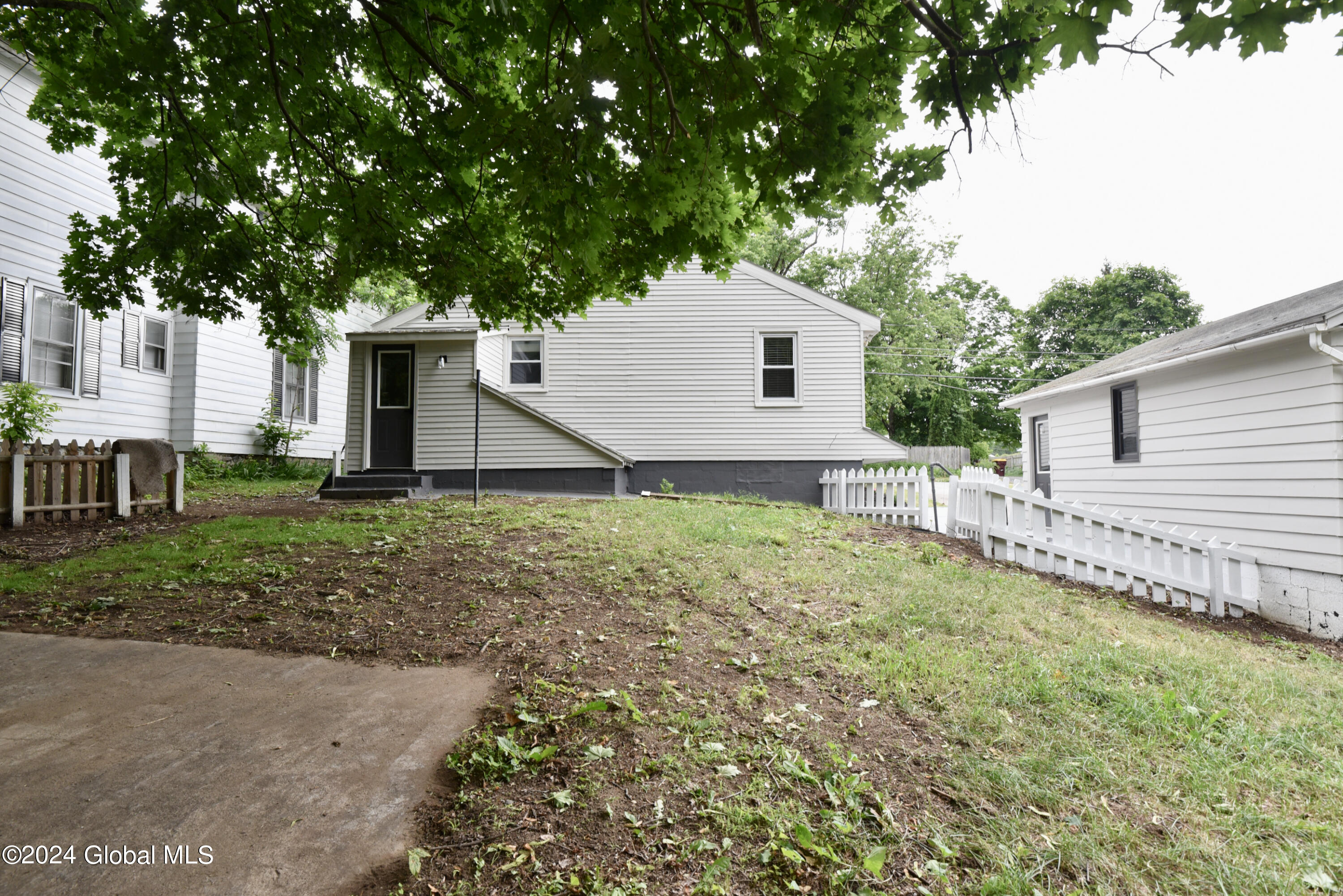77 Middle Street