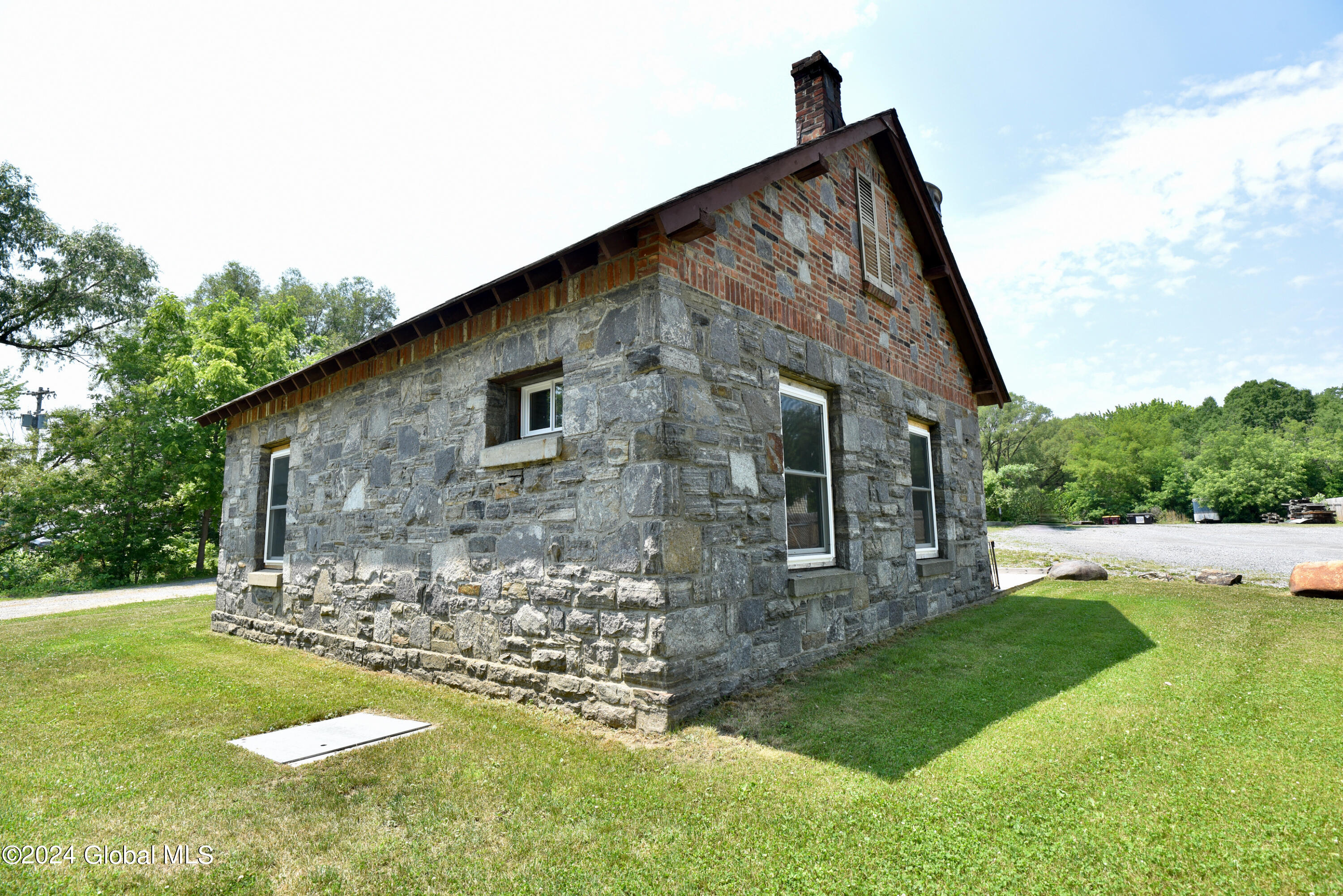 13 Mill Rd