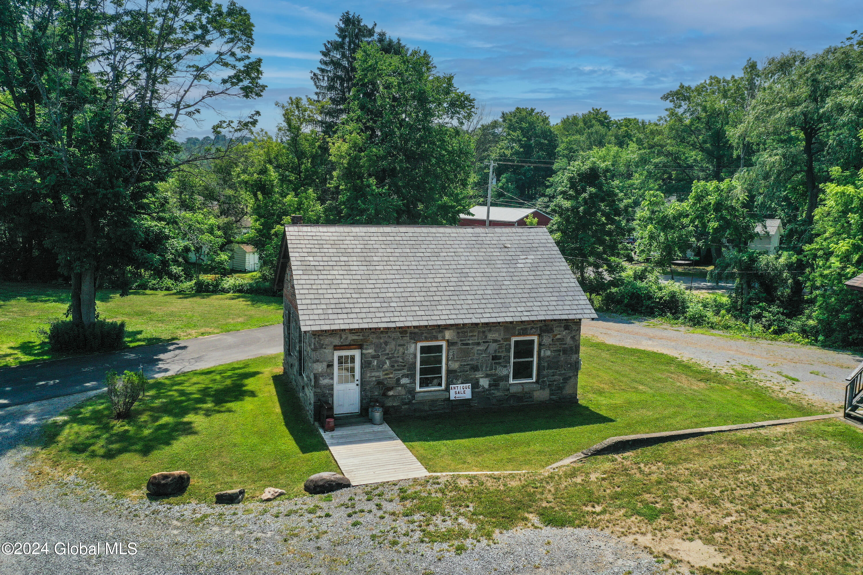 13 Mill Rd