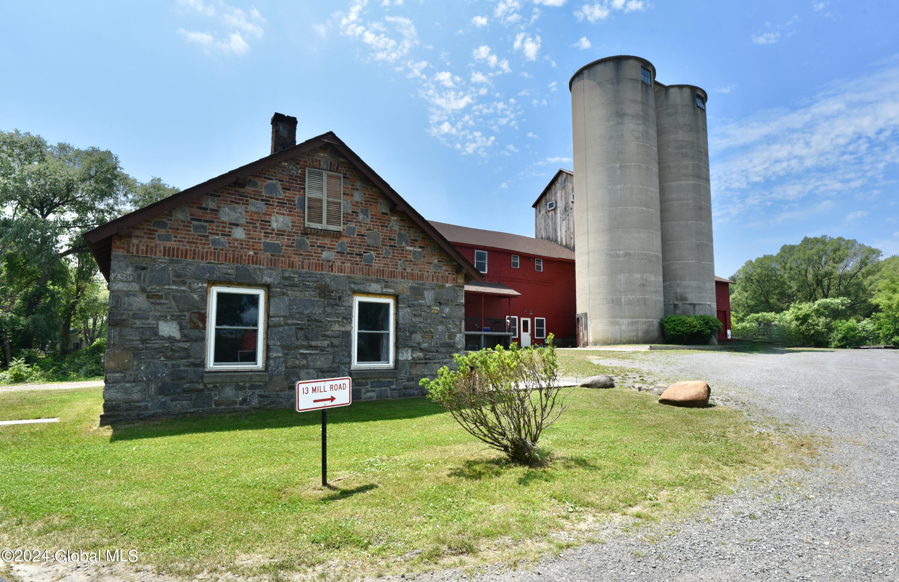 13 Mill Rd