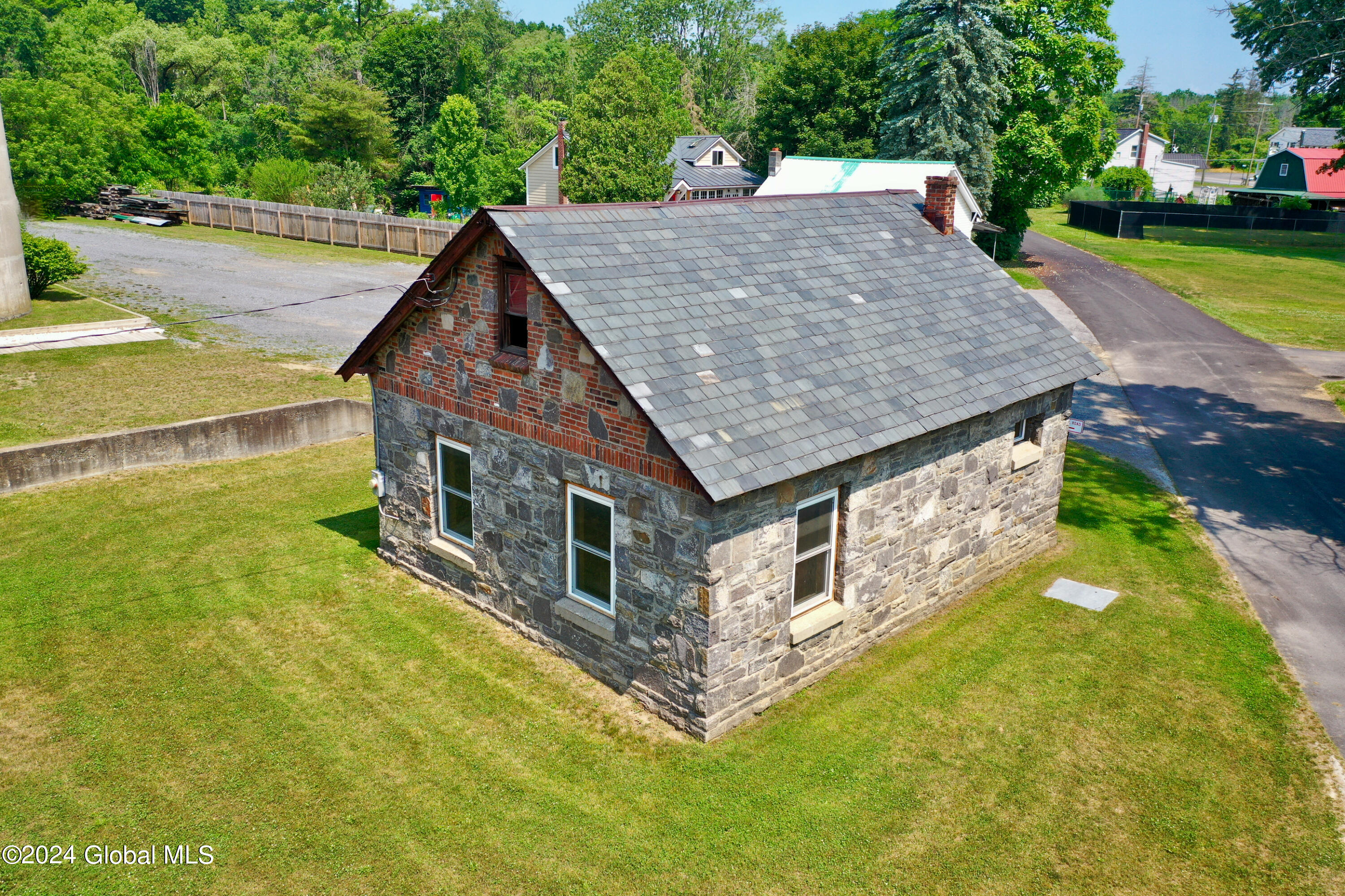 13 Mill Rd