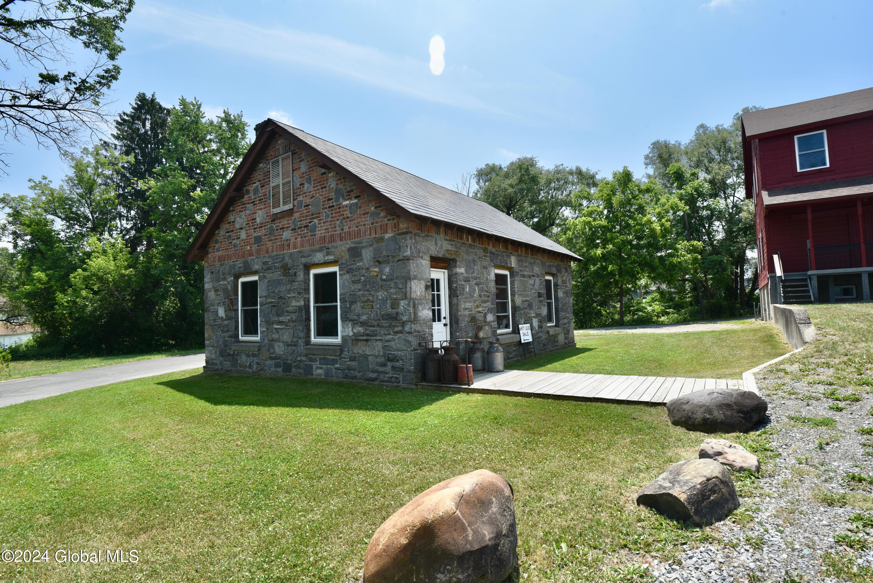 13 Mill Rd