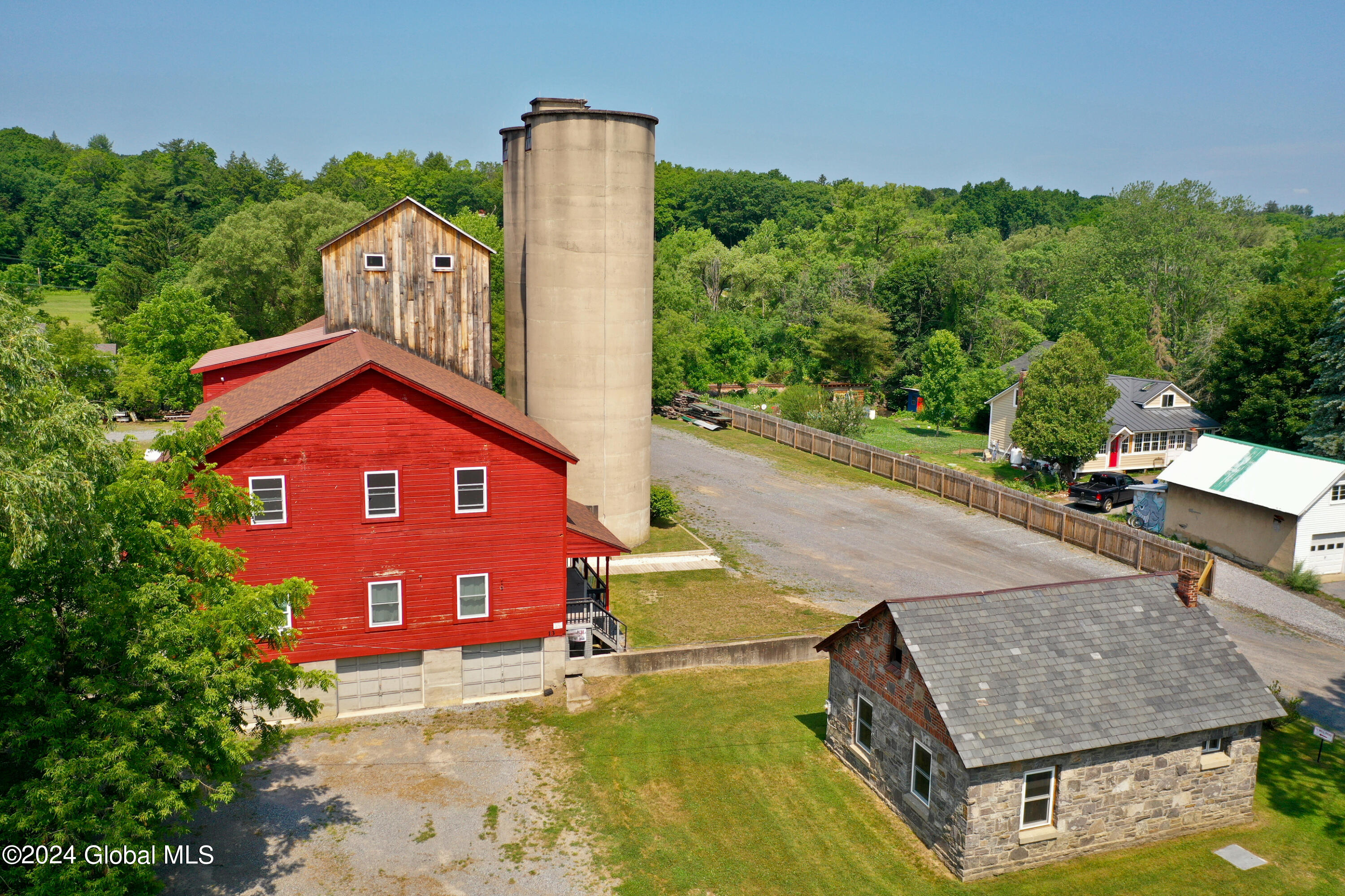13 Mill Rd