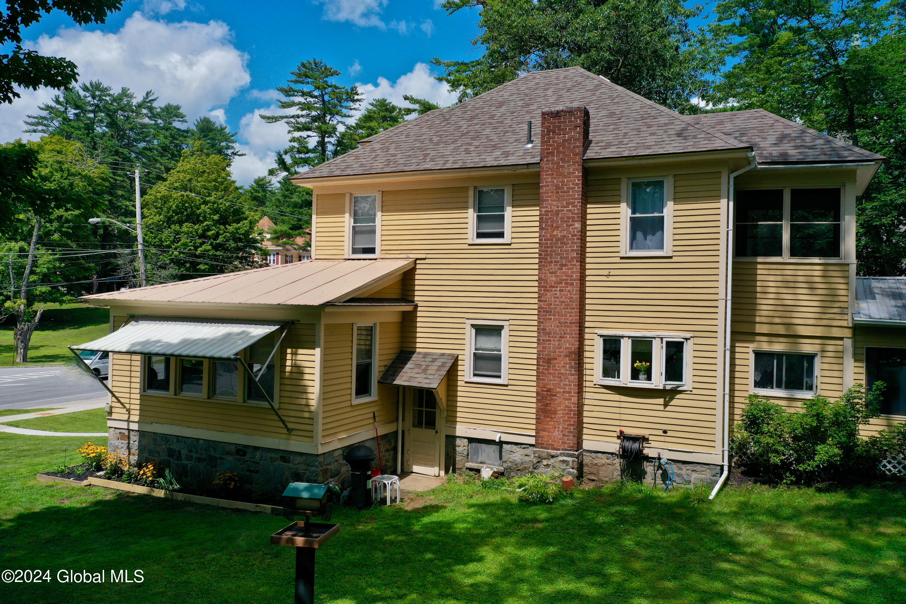 218 Lake Avenue