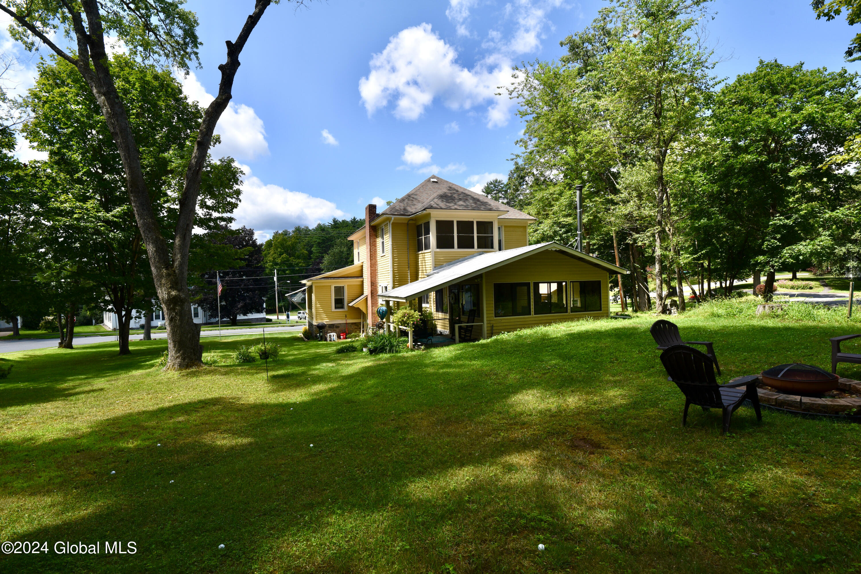 218 Lake Avenue