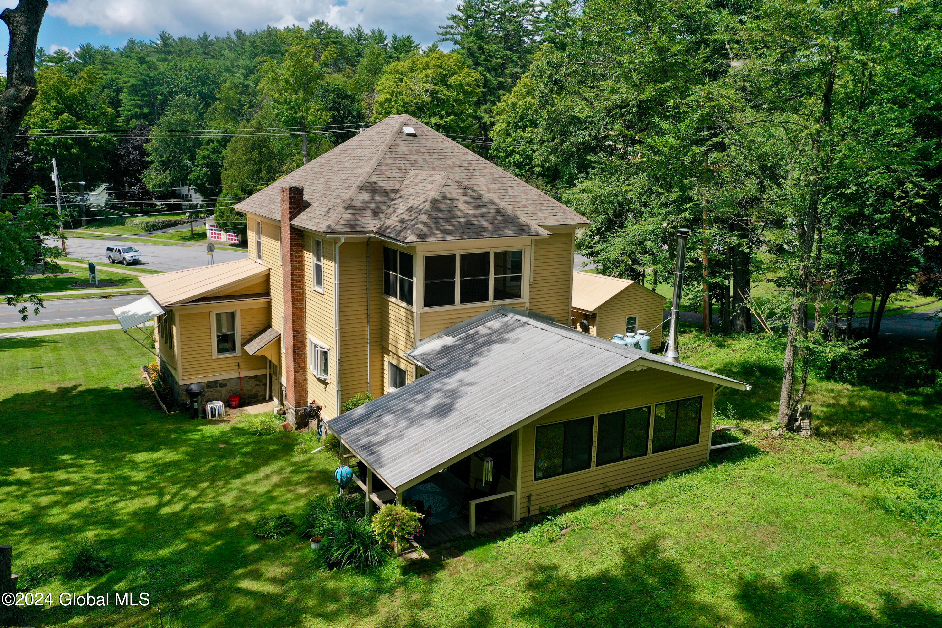 218 Lake Avenue