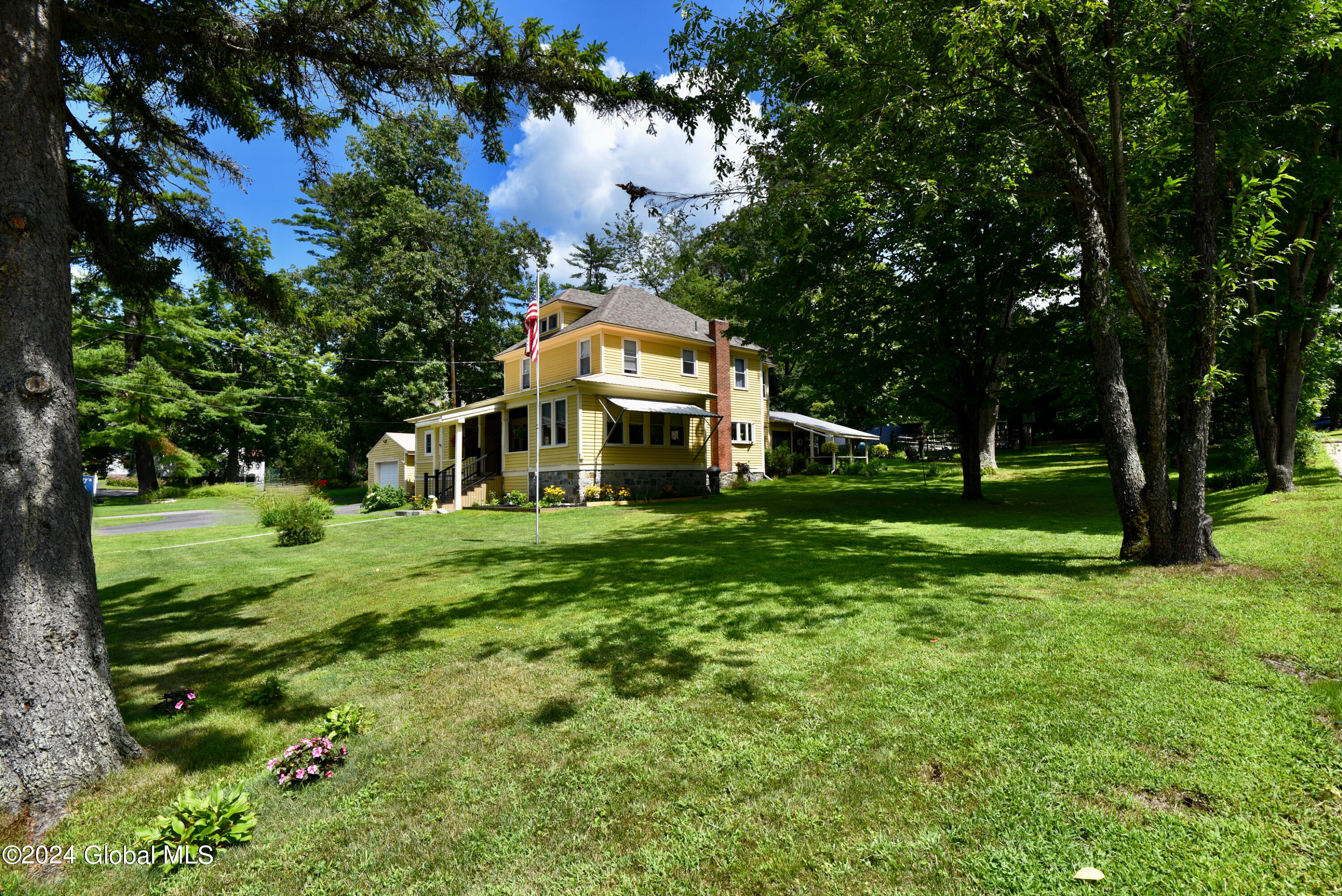 218 Lake Avenue
