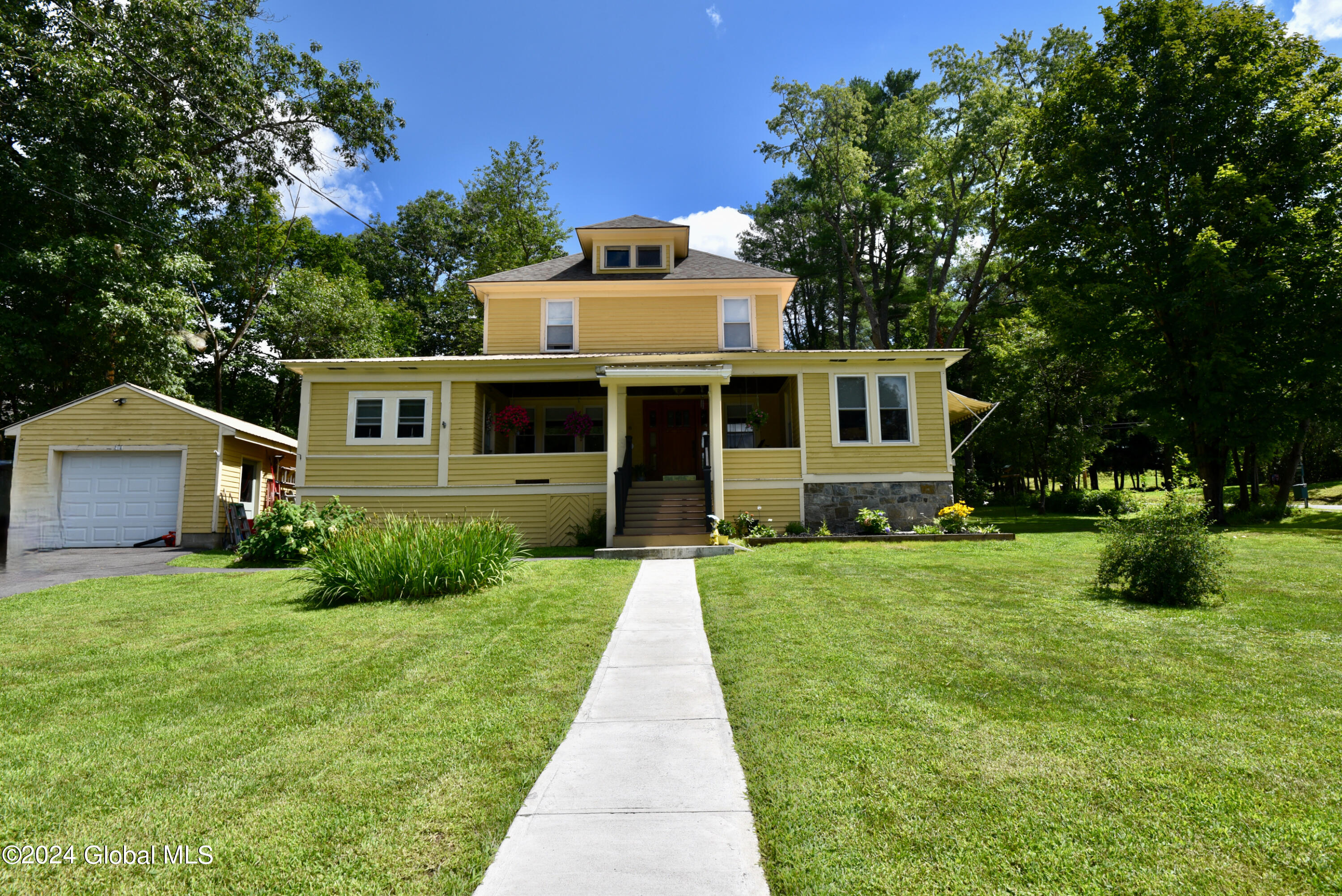 218 Lake Avenue