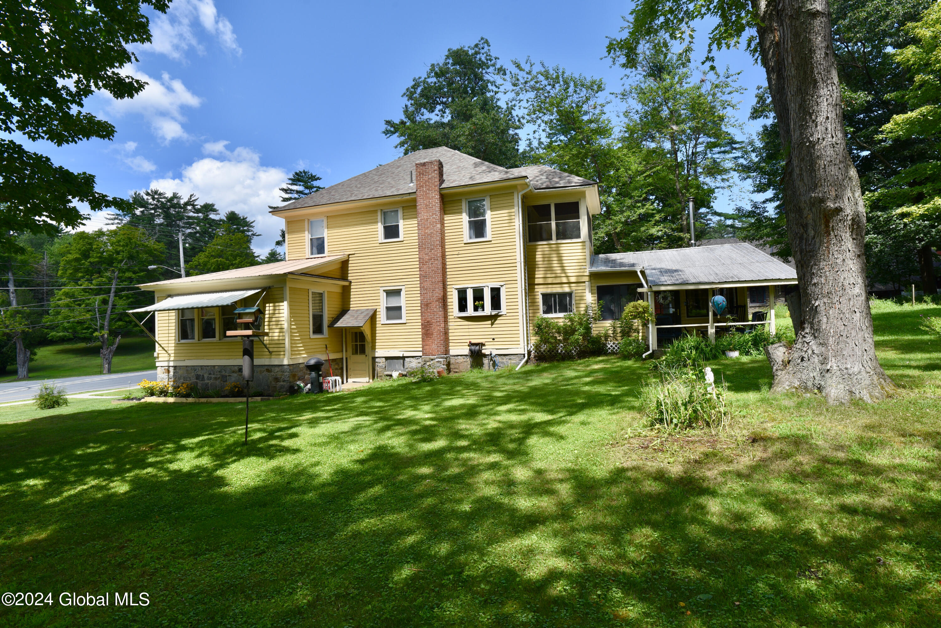 218 Lake Avenue