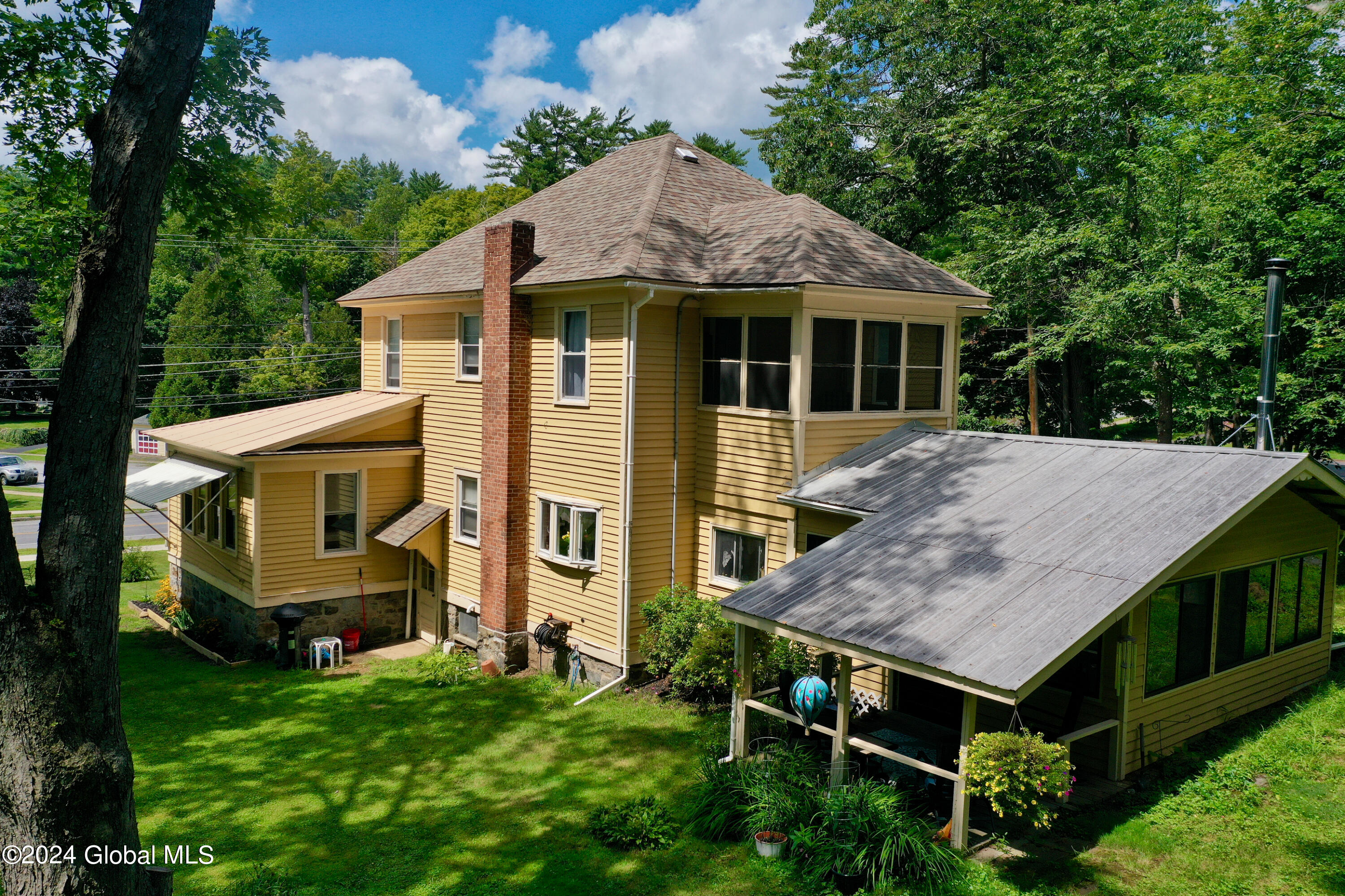 218 Lake Avenue
