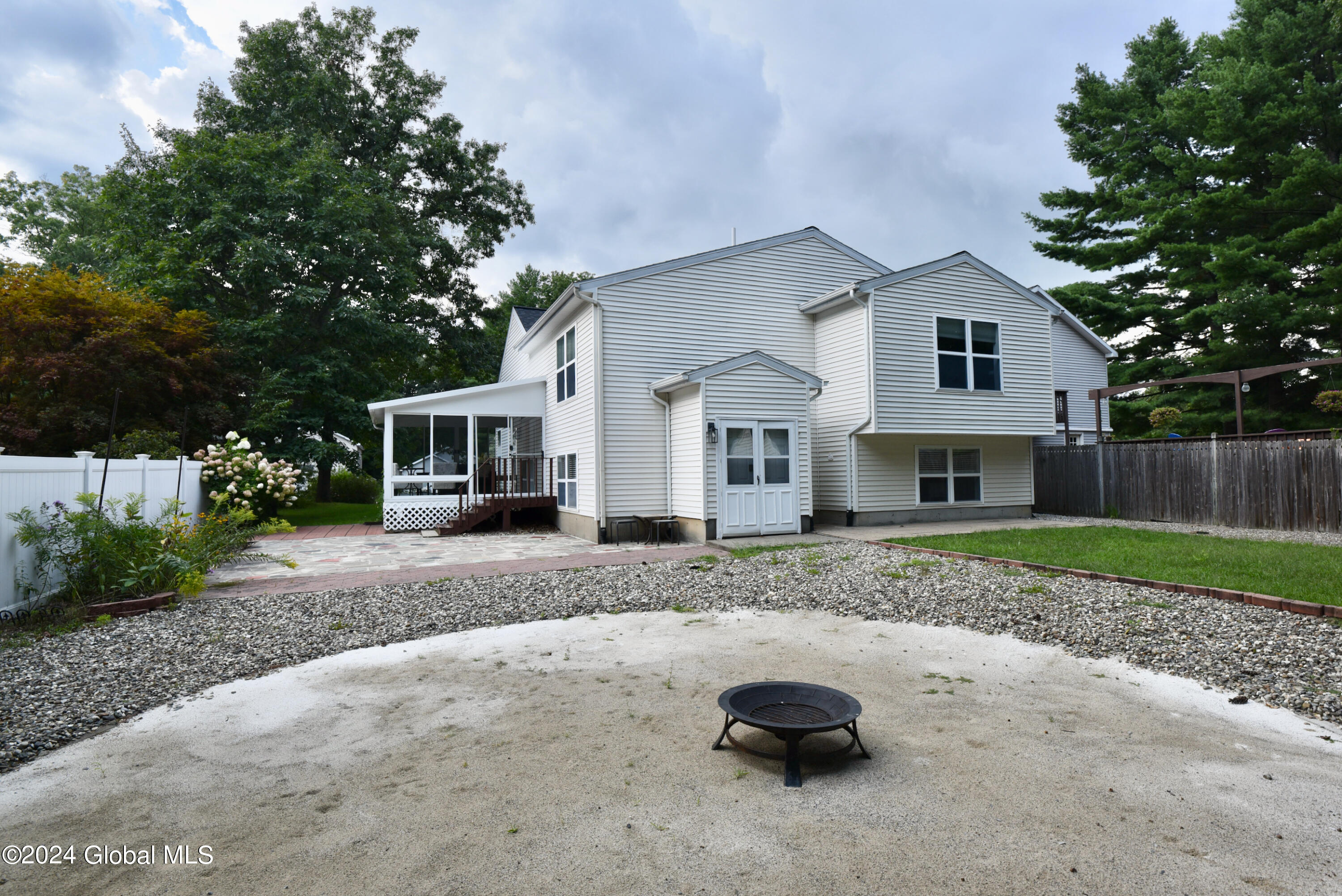 312 Meadowlark Drive
