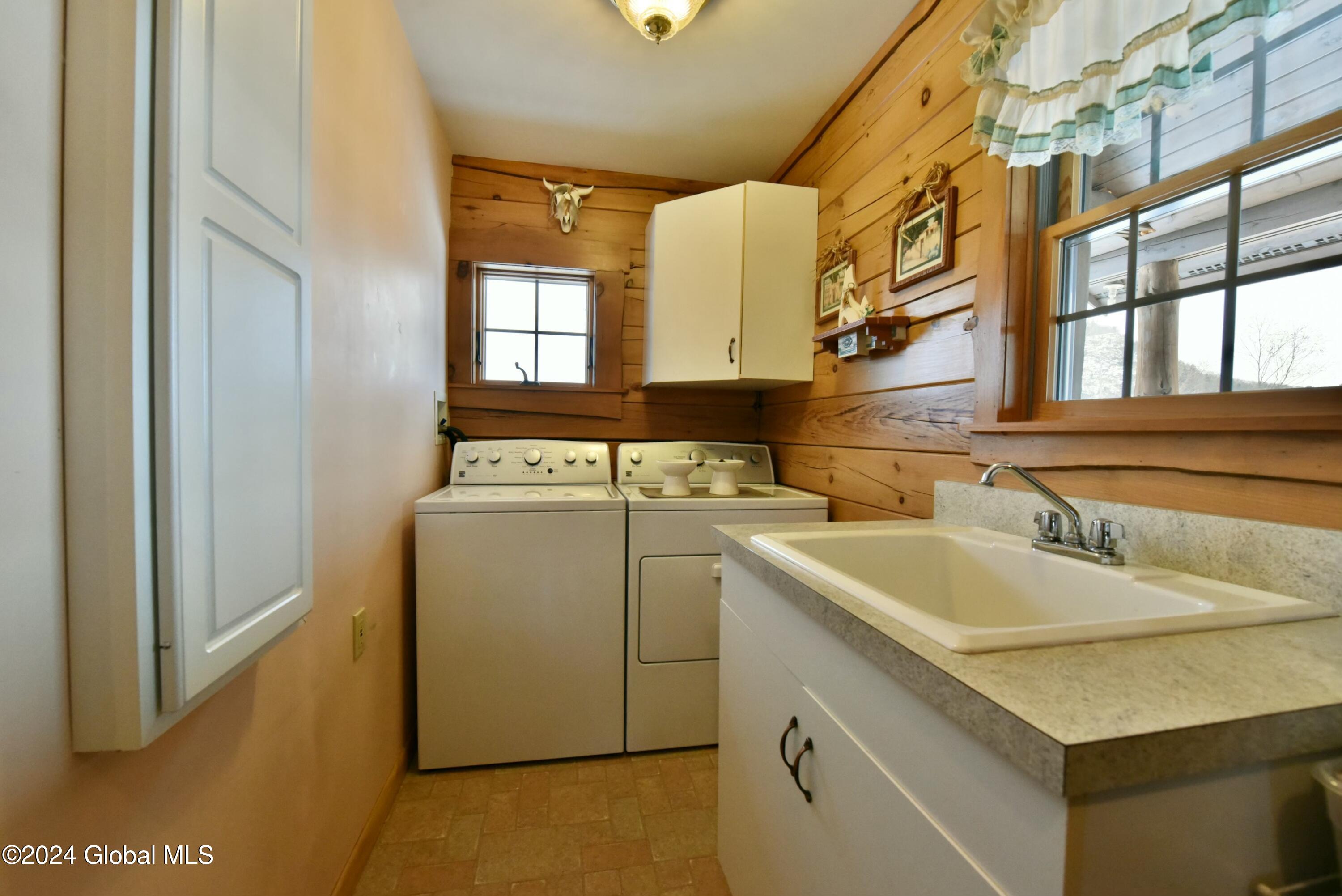 64 Reynolds Mountain Road