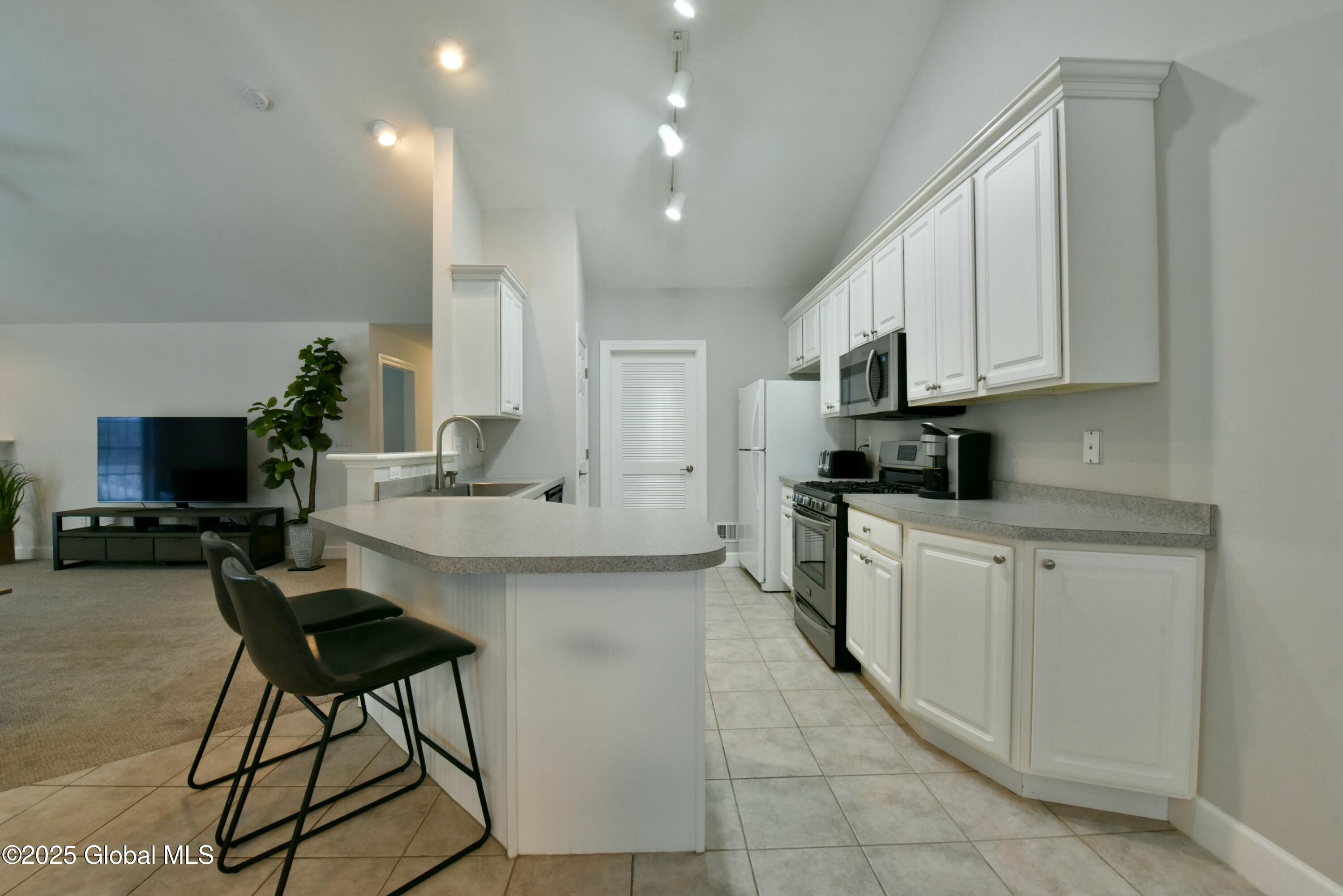 324 Ballston Avenue, # A5