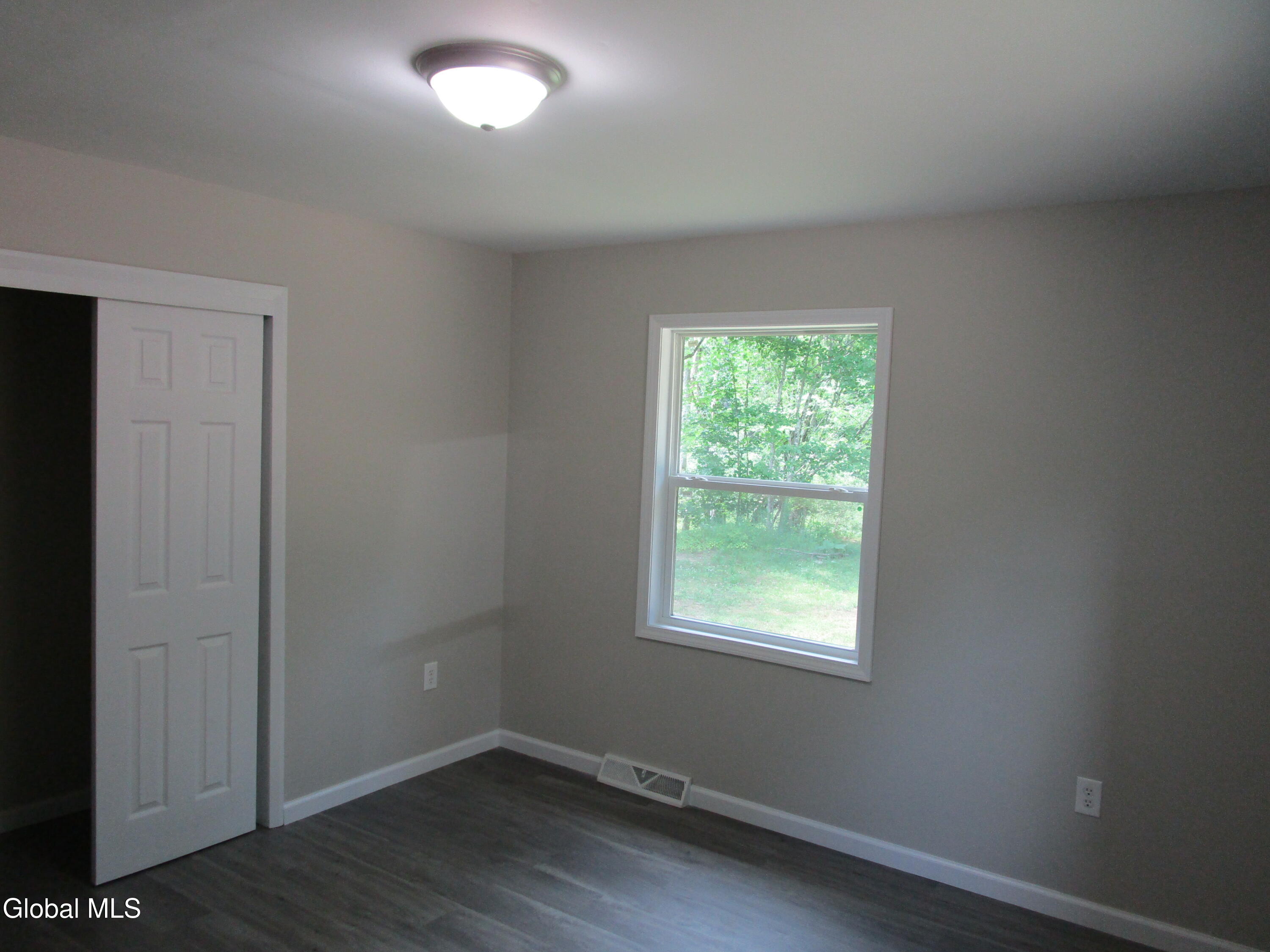 87 N Greenfield Road