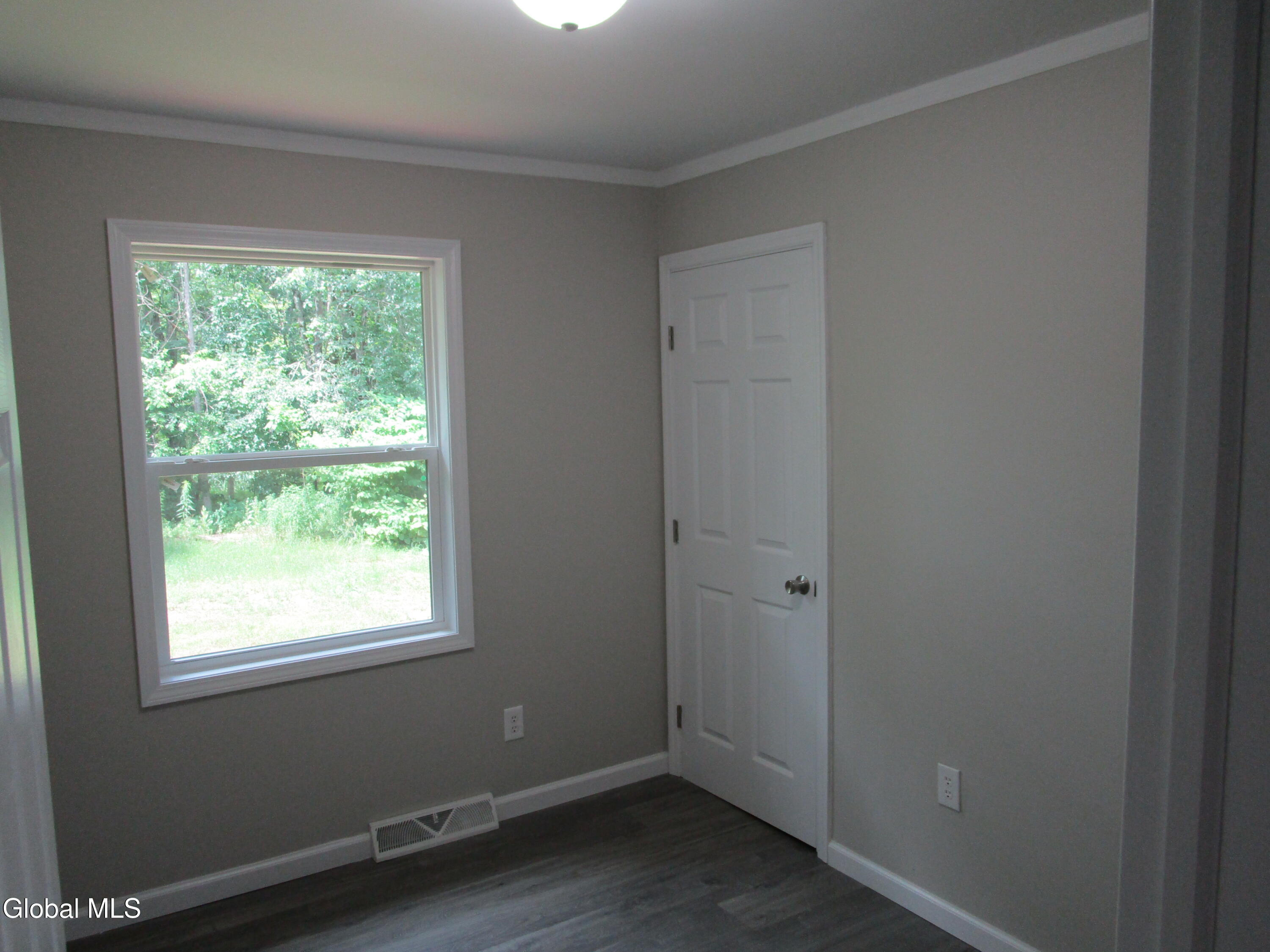 87 N Greenfield Road