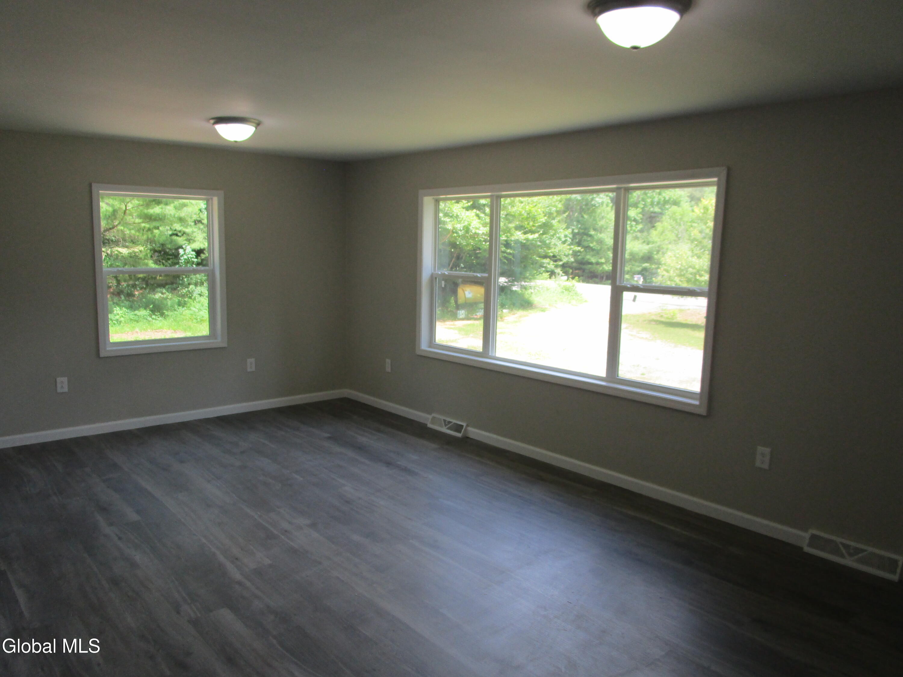 87 N Greenfield Road