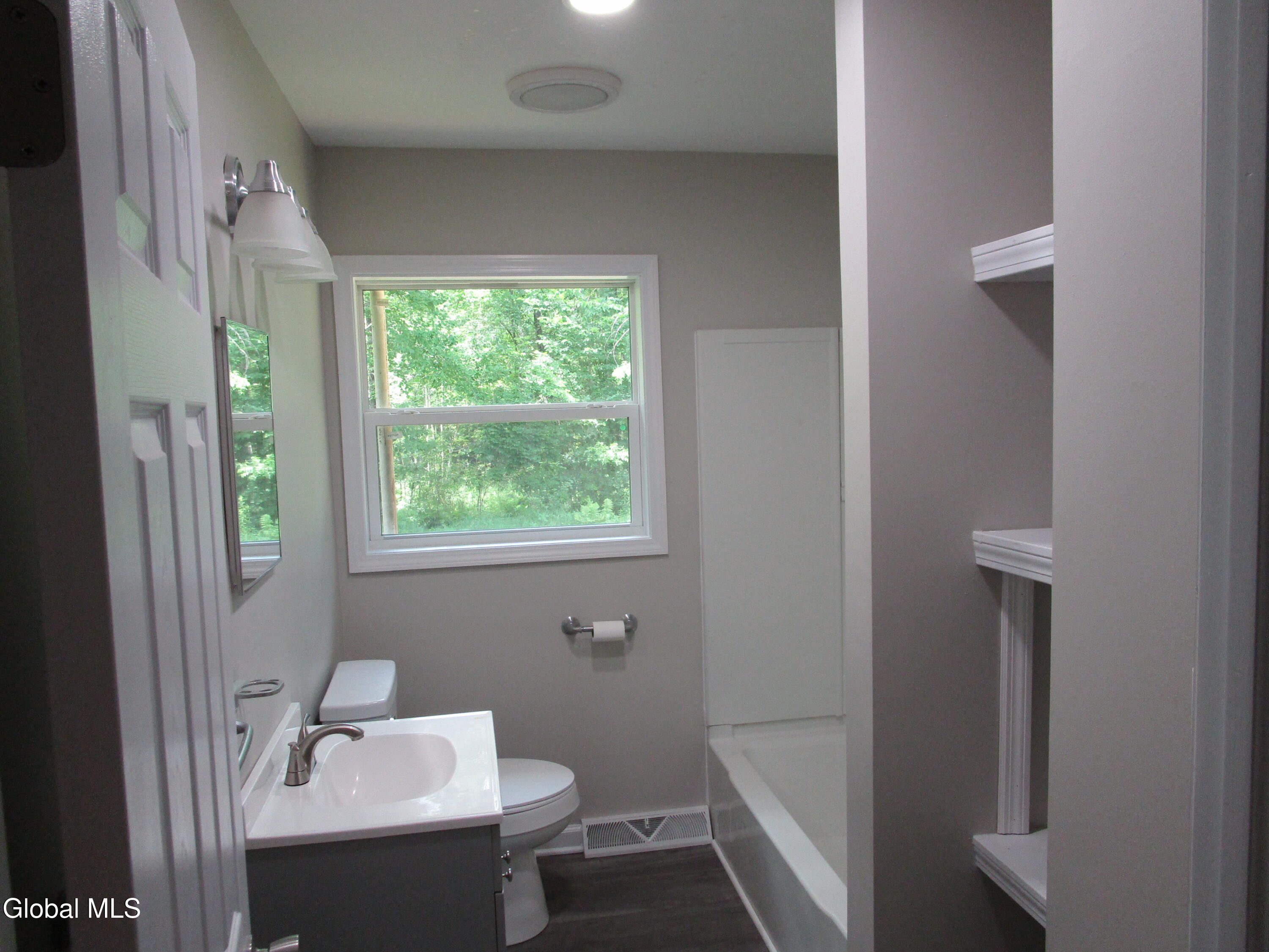 87 N Greenfield Road
