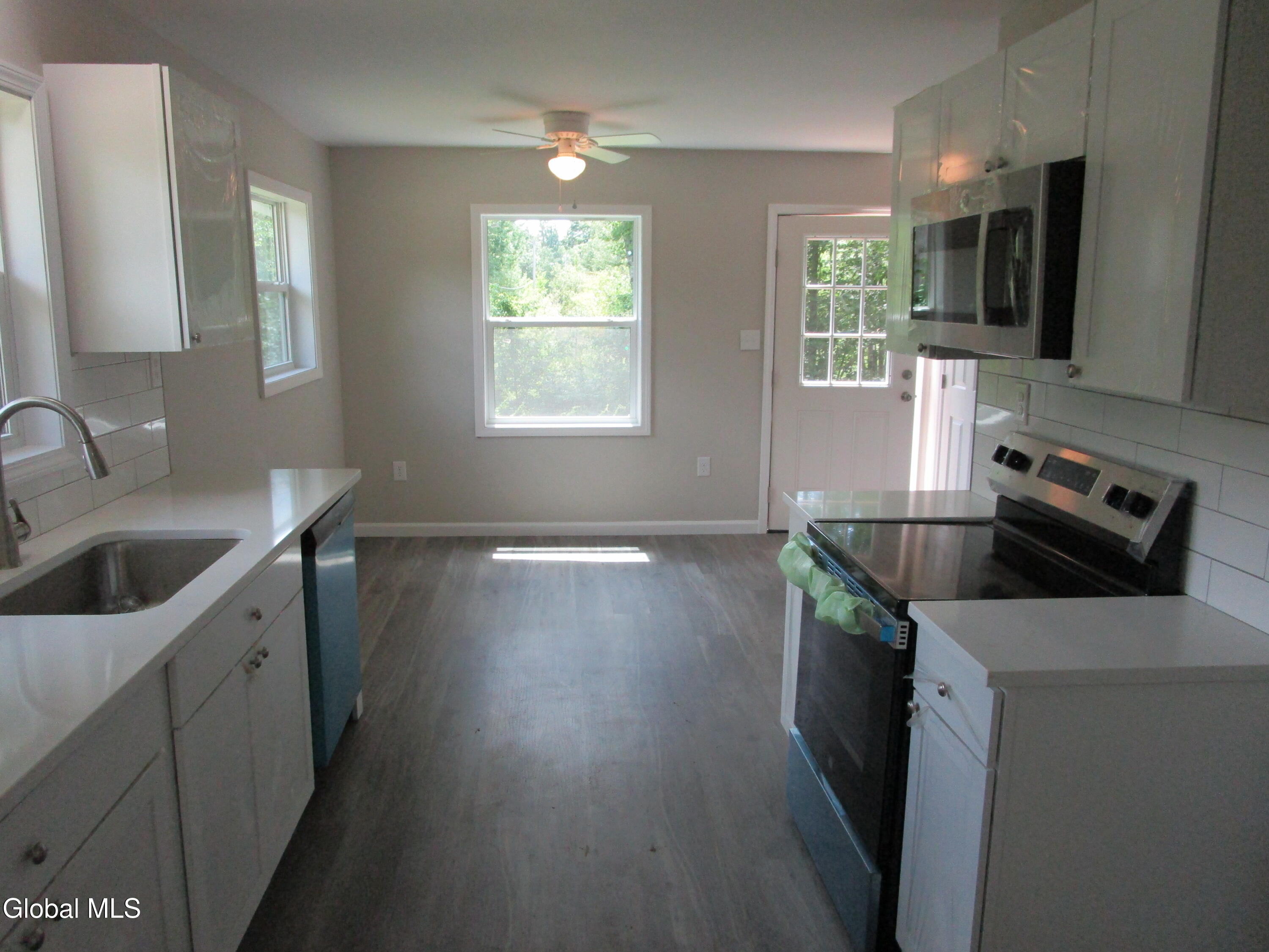 87 N Greenfield Road