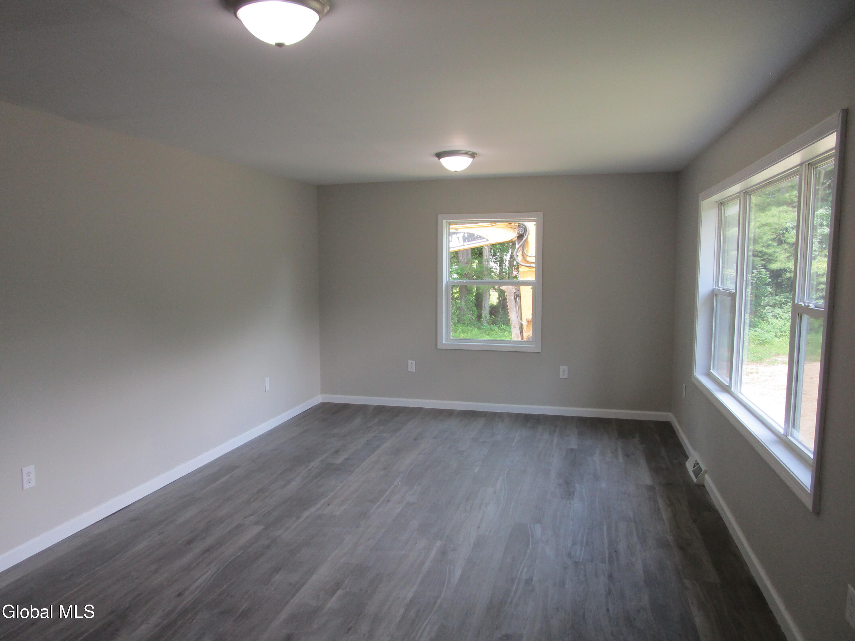 87 N Greenfield Road
