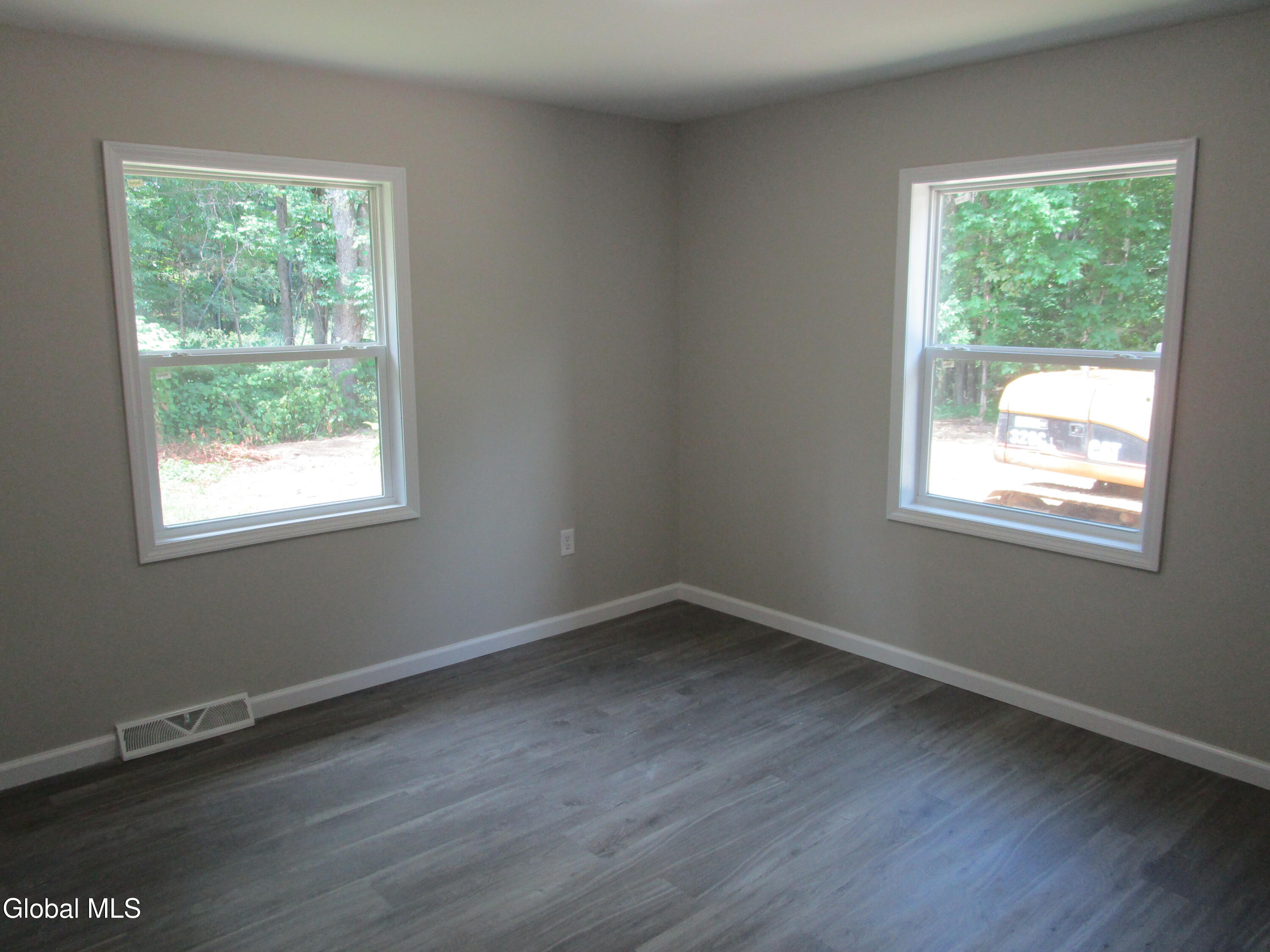 87 N Greenfield Road