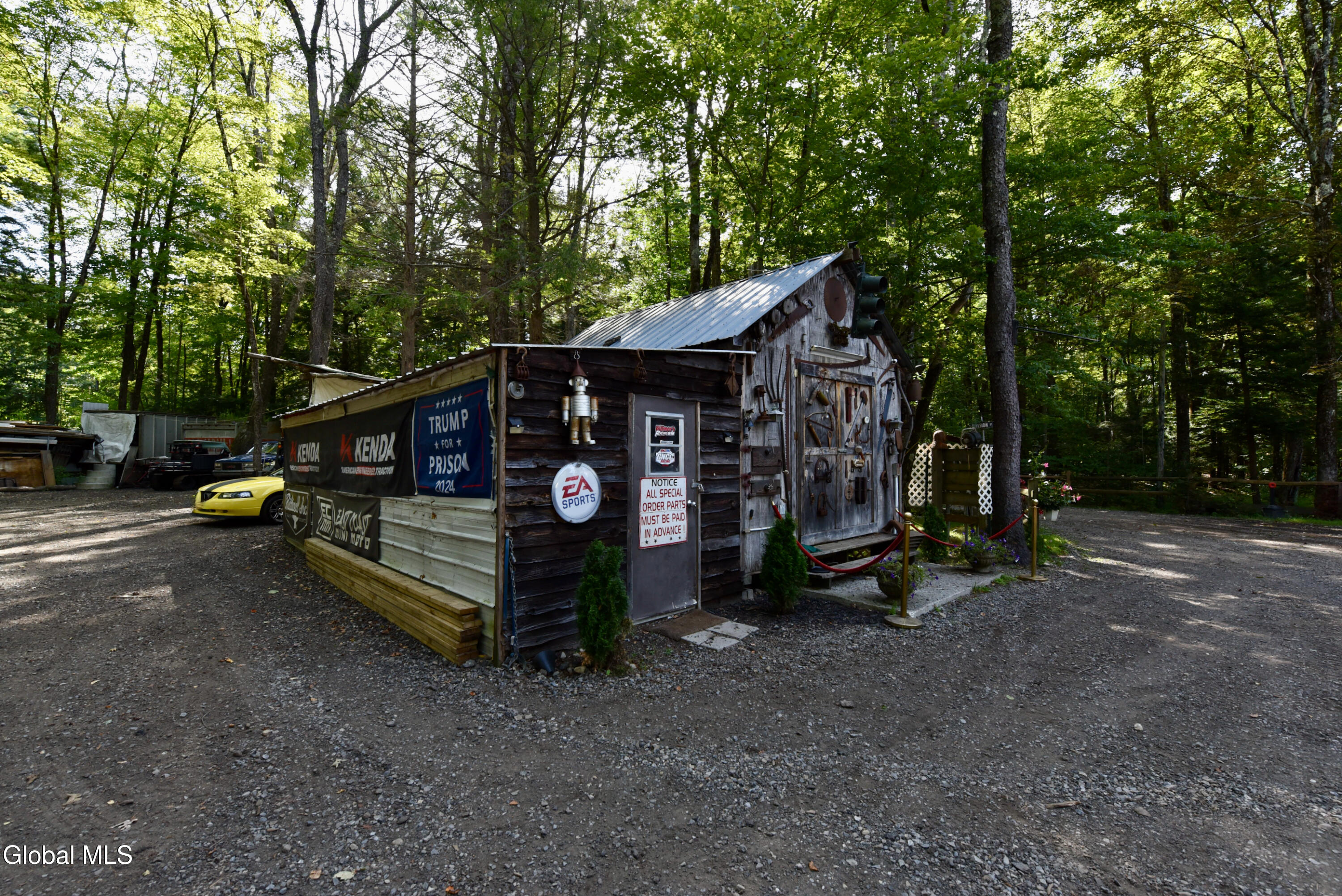 550 N Creek Road