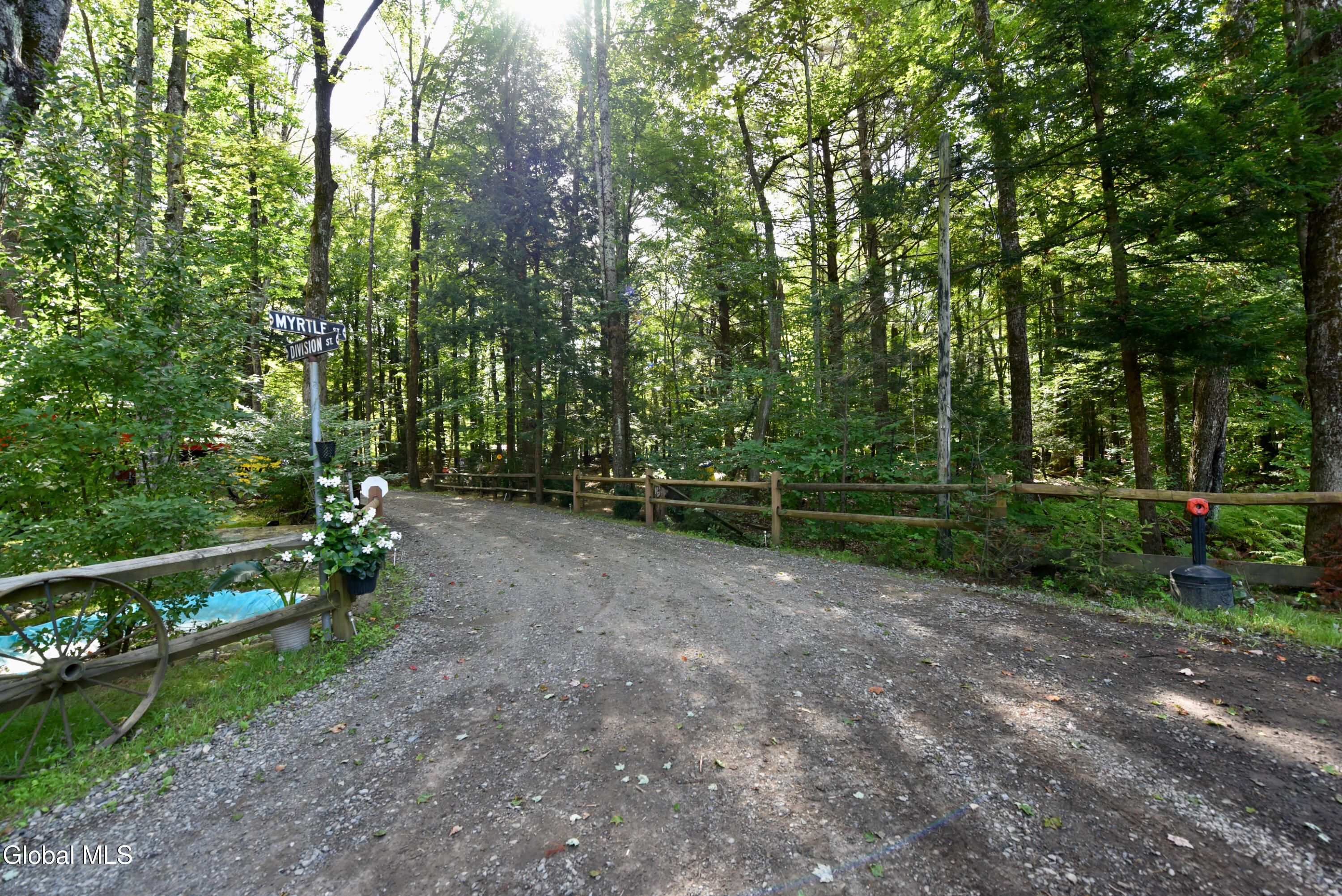 550 N Creek Road