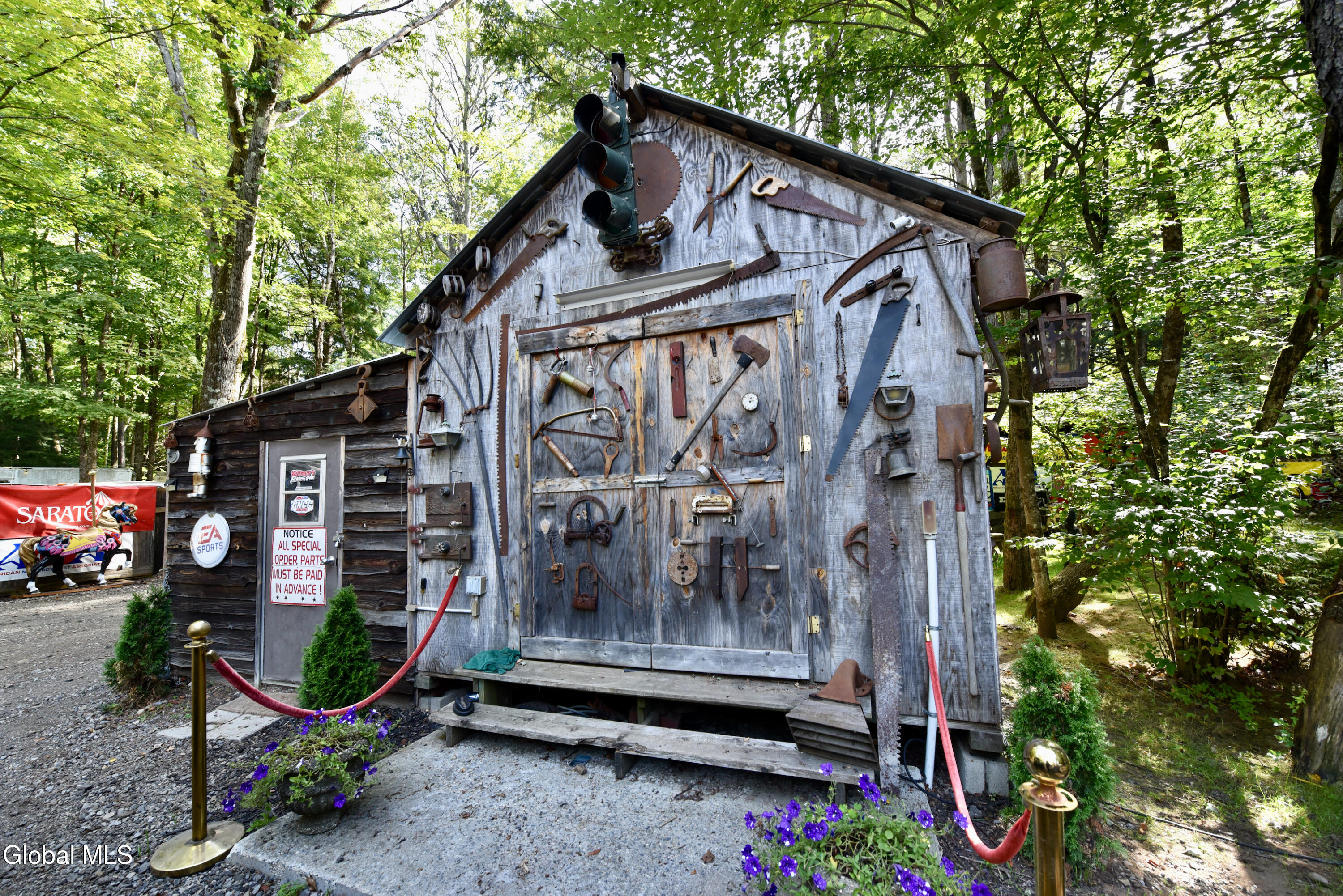 550 N Creek Road