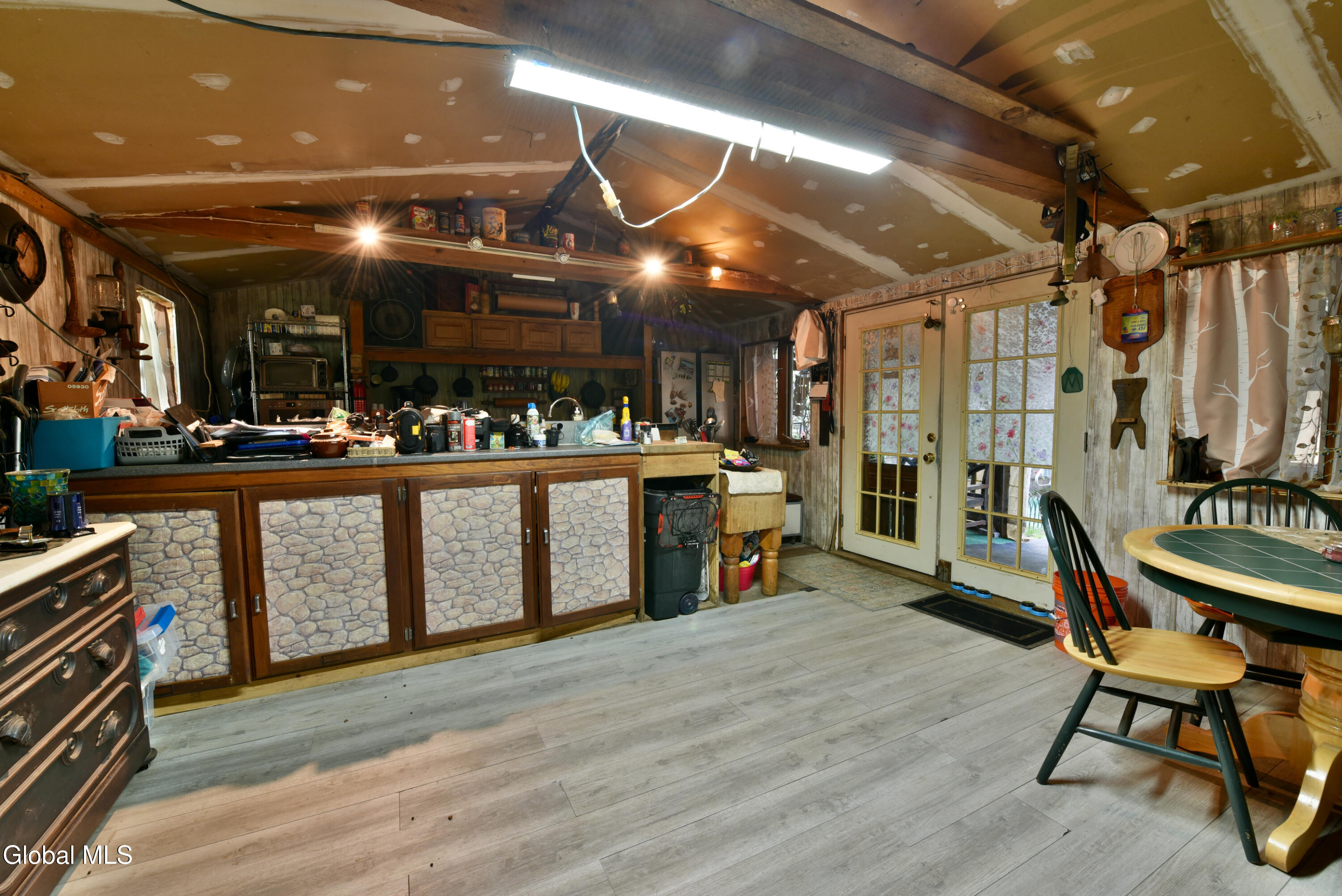 550 N Creek Road