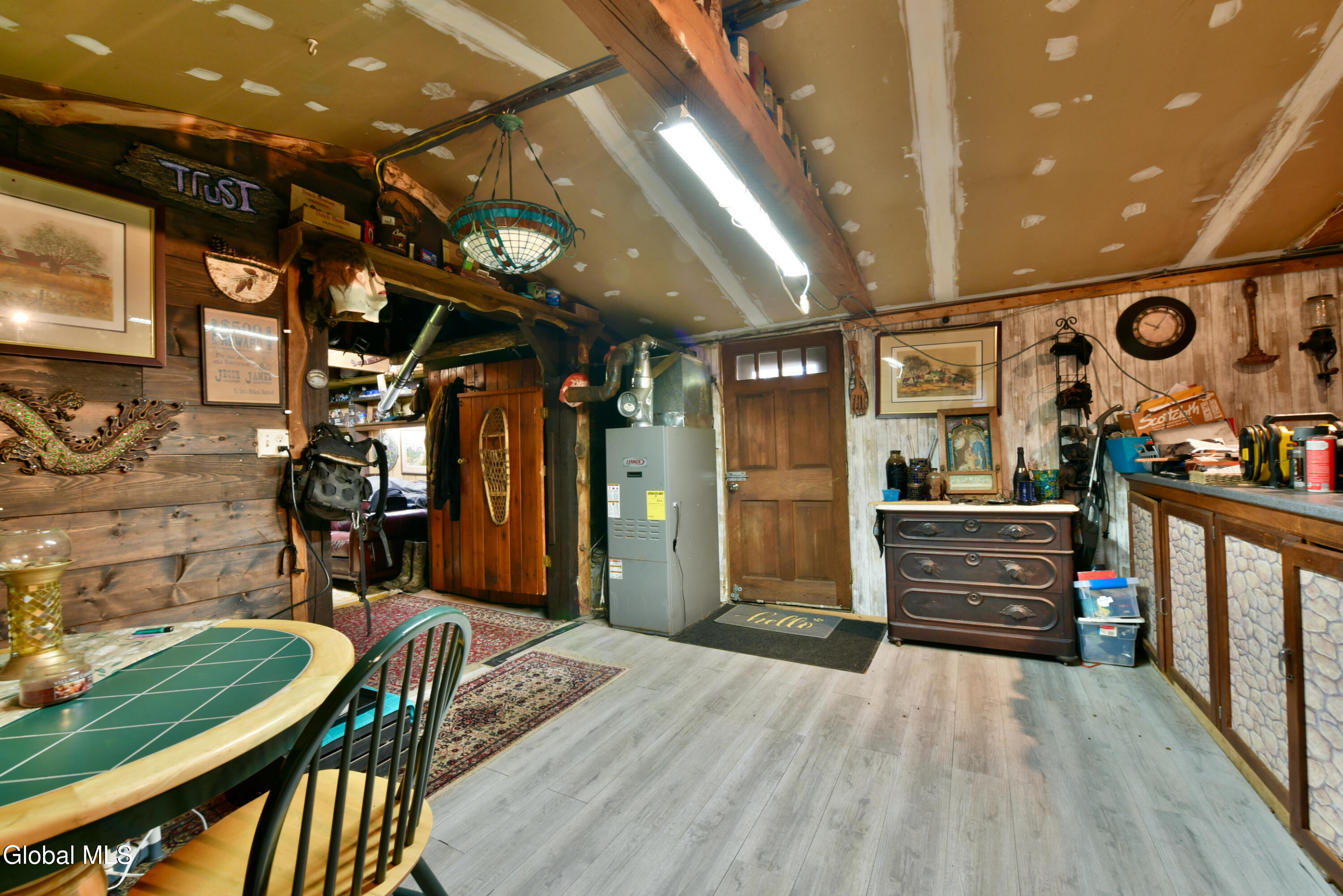 550 N Creek Road