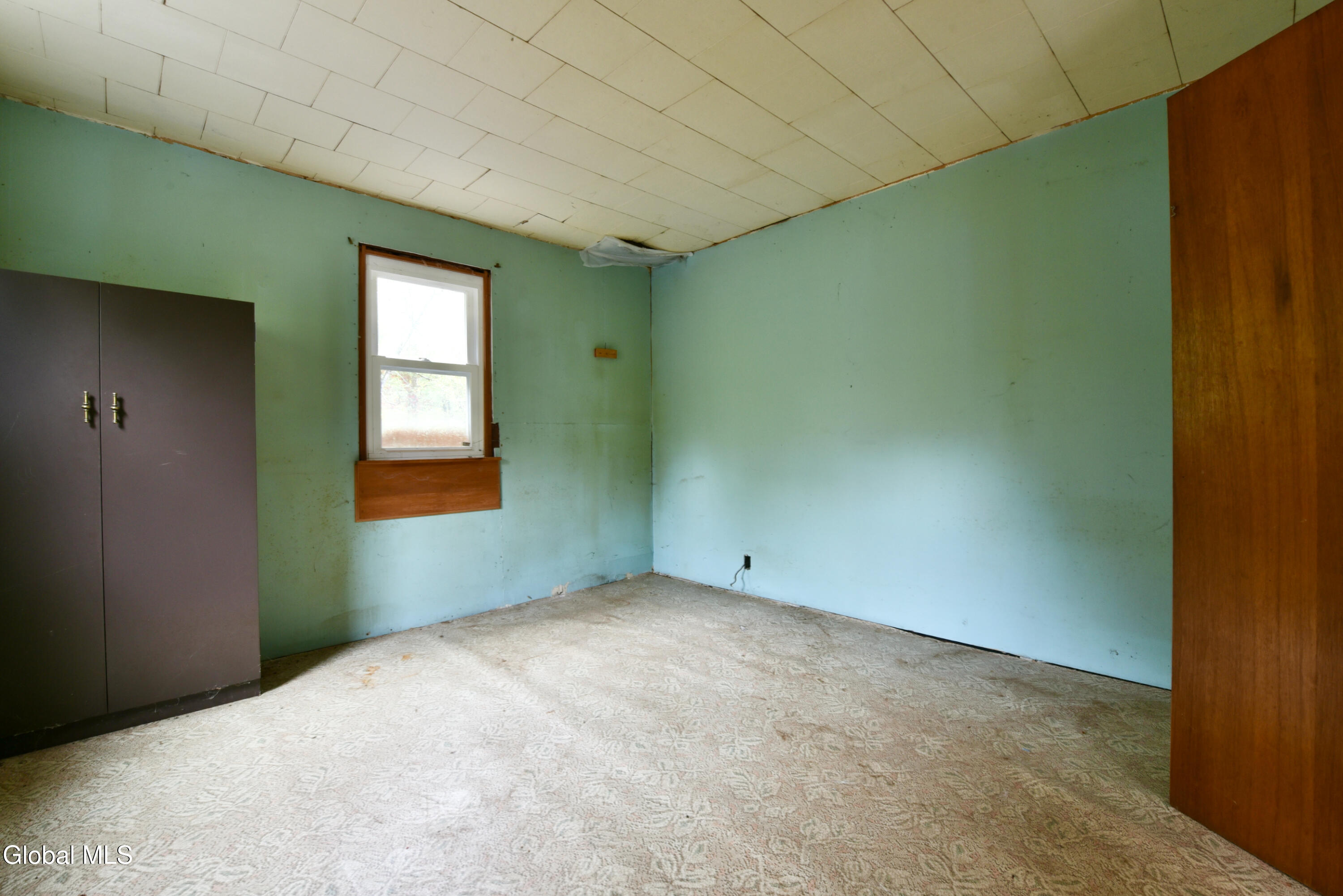 318 Howe Road