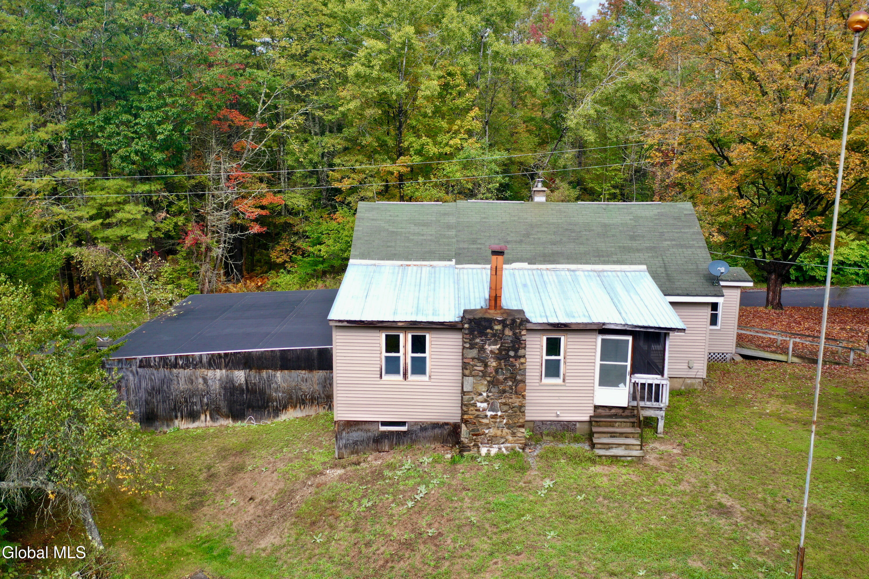 318 Howe Road