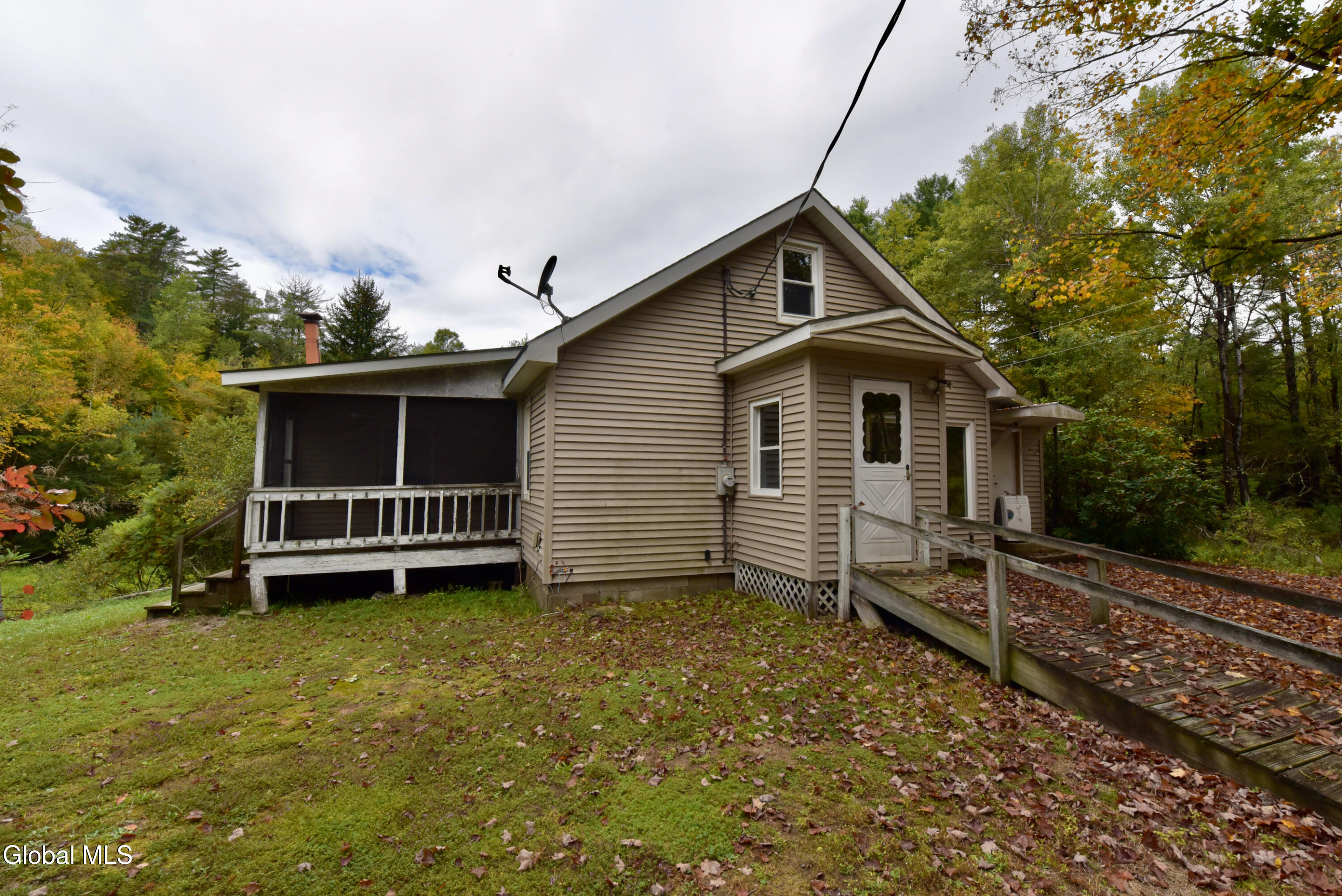 318 Howe Road